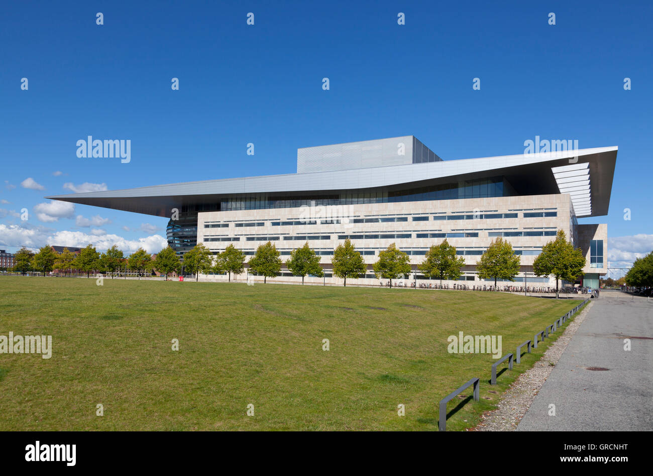 L'Opéra royal danois sur Holmen, port intérieur de Copenhague, Danemark. Architecture moderne de Henning Larsen. Un cadeau de Maersk Mc-Kinney Møller Banque D'Images