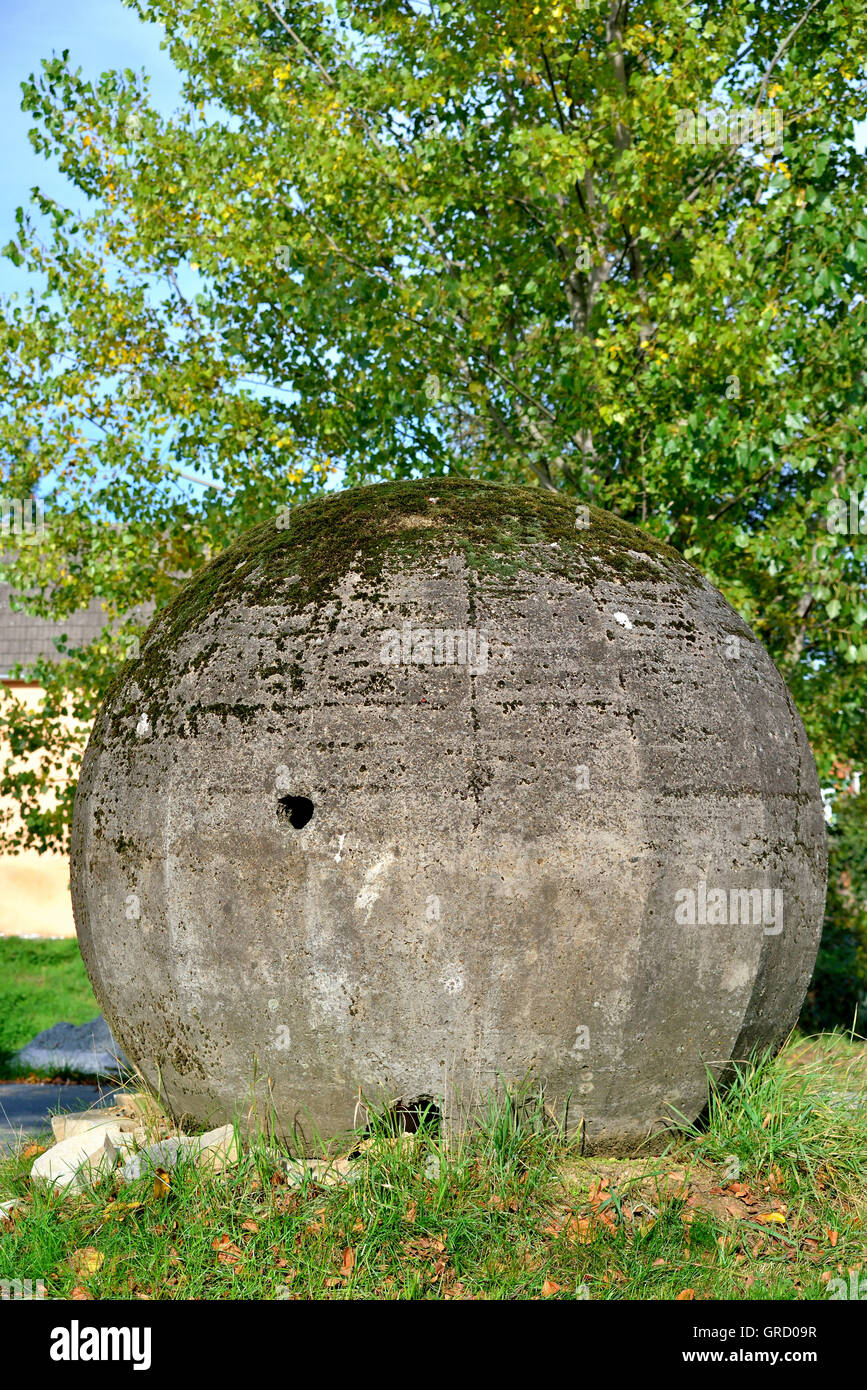 25. Oktober 2015 Kugelbunker Aus dem 2. Weltkrieg. Des Verteidgungsanlage Ostwalls 1944 Banque D'Images