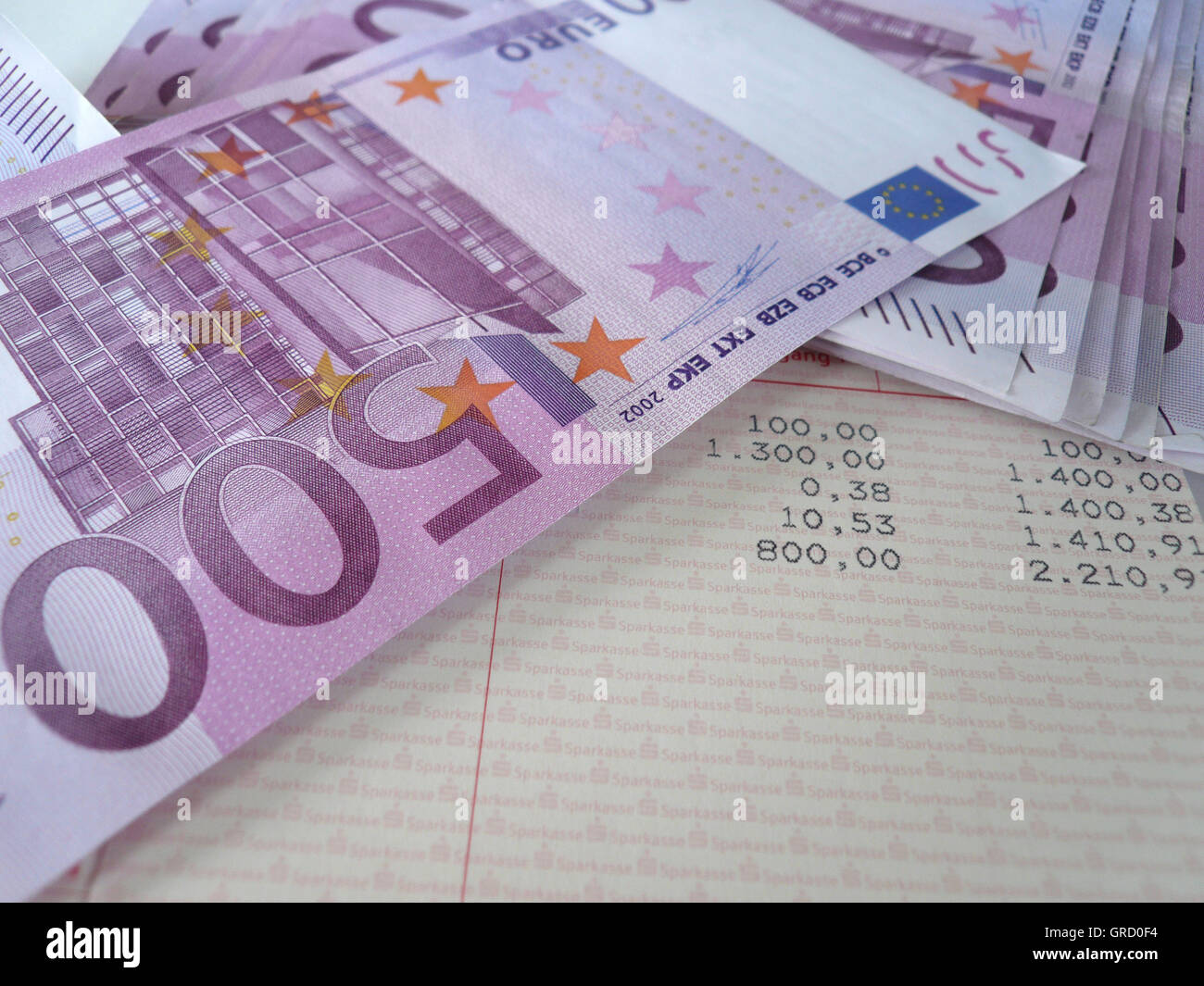 Économiser de l'argent est toujours jusqu'à ce jour, le symbole Banque D'Images