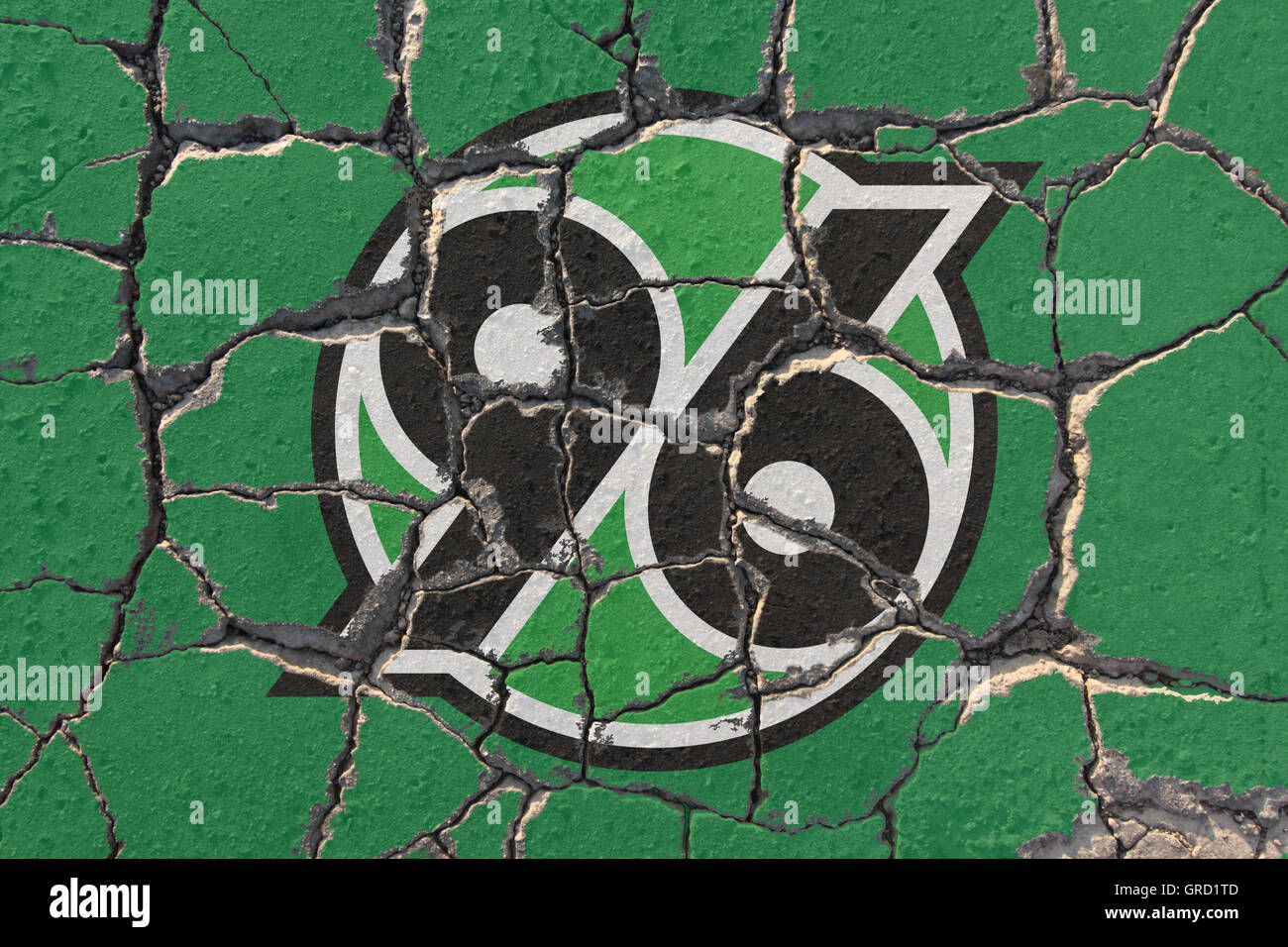 Signe de Hanovre 96 sur la chaussée d'Érosion Banque D'Images