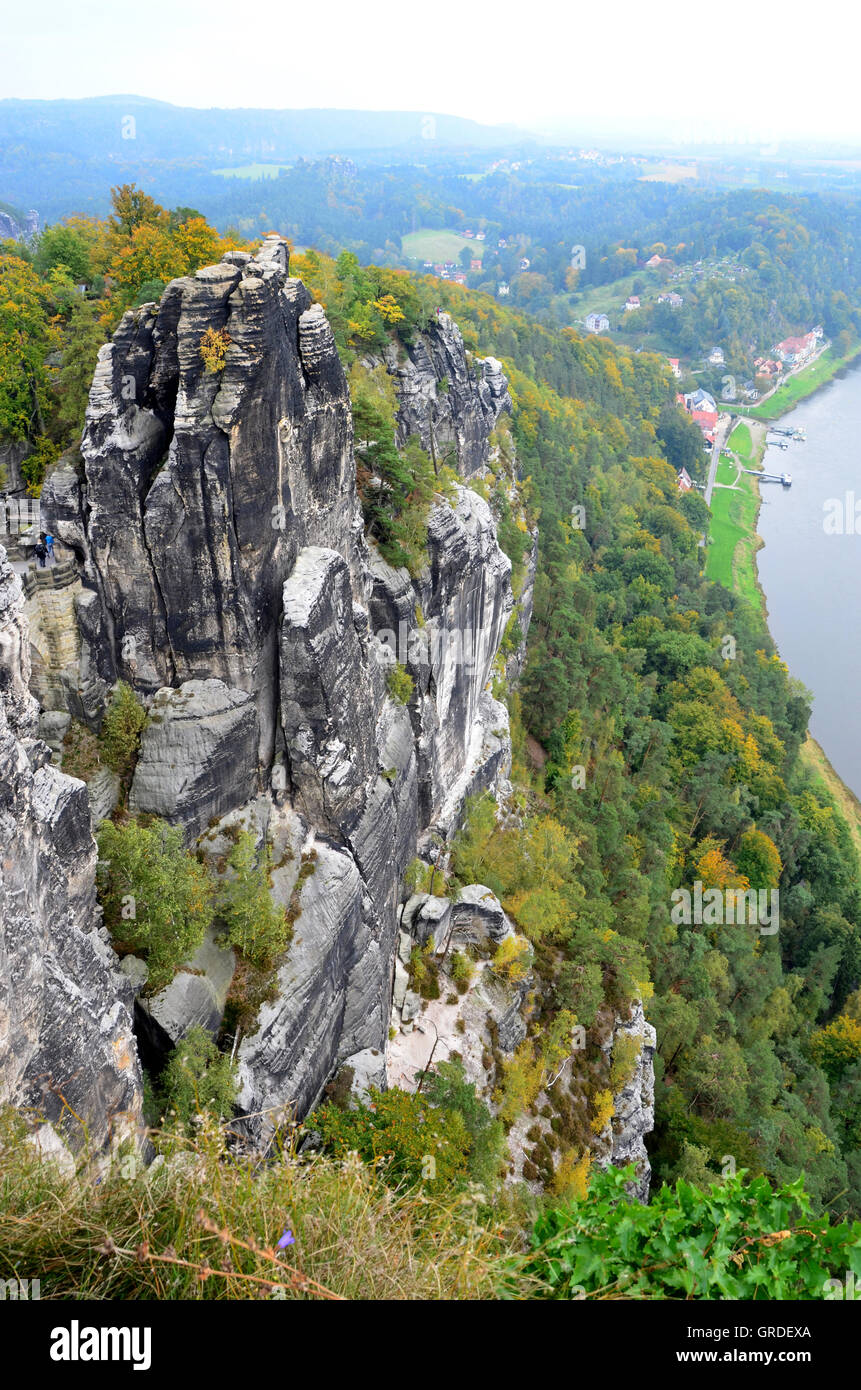 Les roches de la bastion, dans des montagnes de grès de l'Elbe, la Suisse Saxonne, Saxe, Allemagne, Europe Banque D'Images