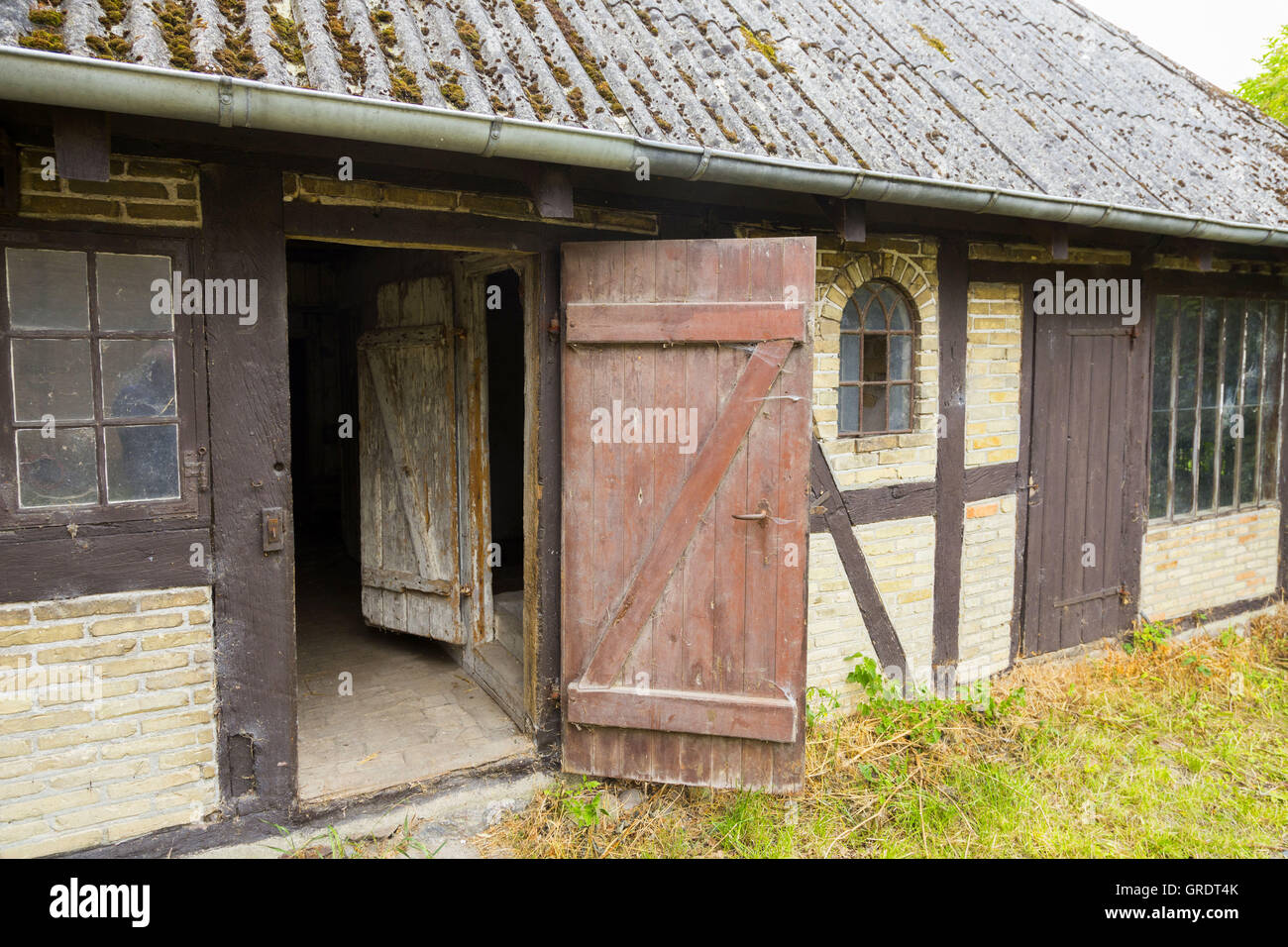 Porte d'entrée d'une étable avec grange à Vaggerlose Danemark Banque D'Images