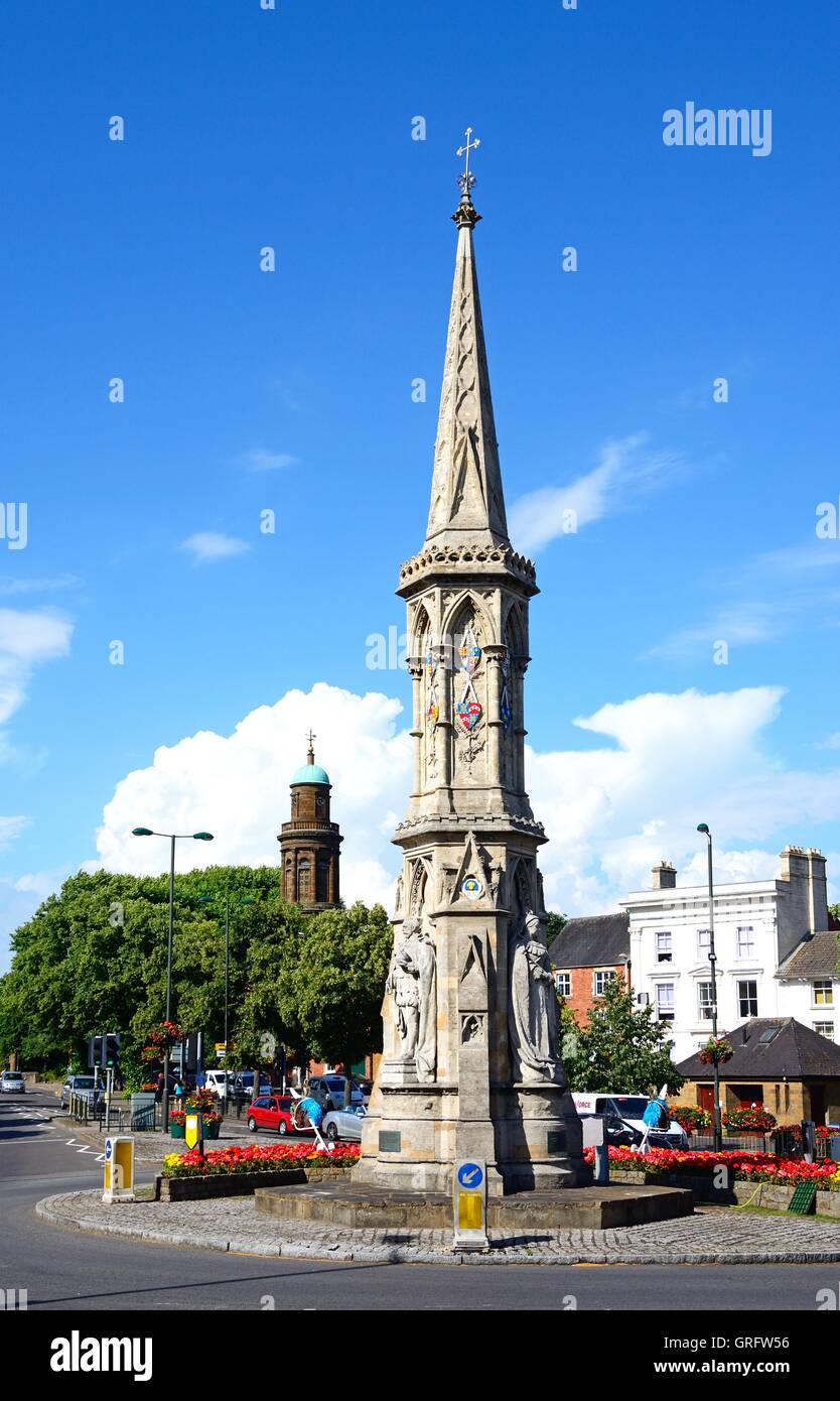 Vue sur le Banbury Cross dans le centre-ville, Banbury, Oxfordshire, Angleterre, Royaume-Uni, Europe de l'Ouest. Banque D'Images