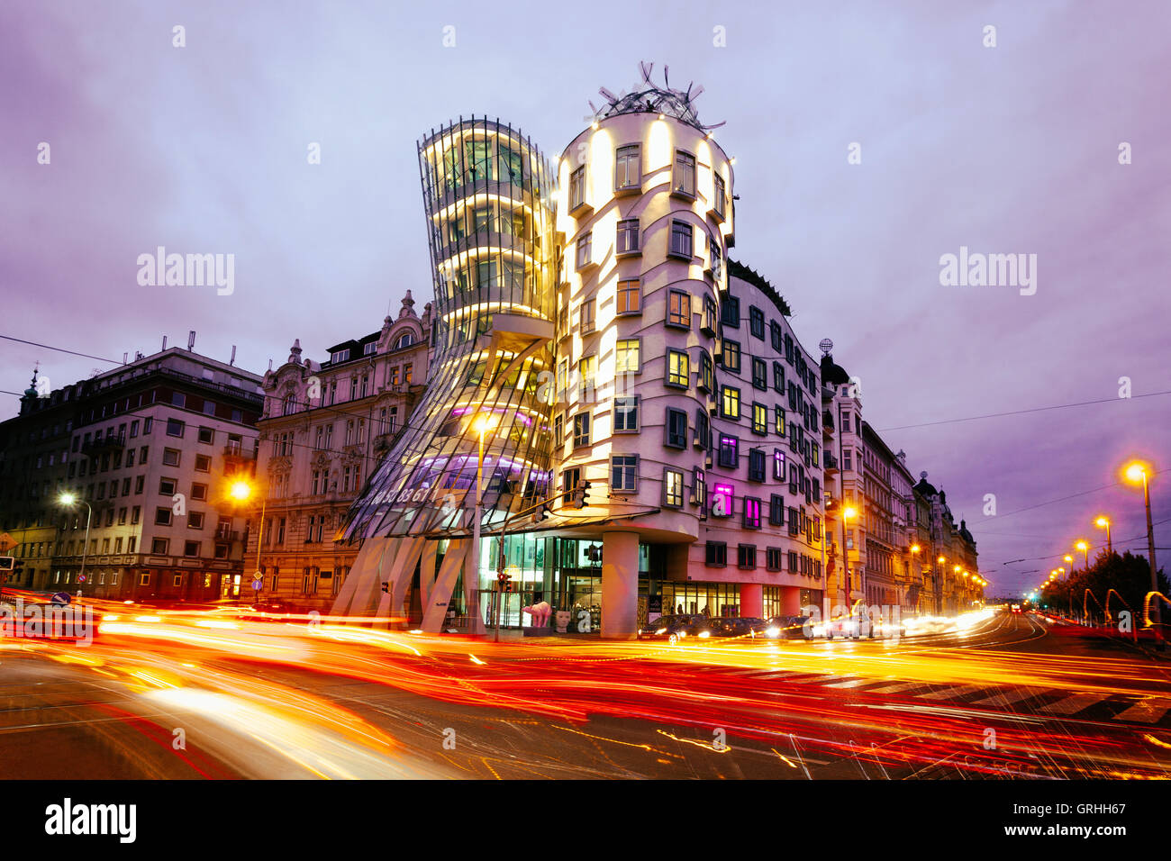 La maison qui danse conçu par Frank Gehry, Prague, République Tchèque, Europe Banque D'Images