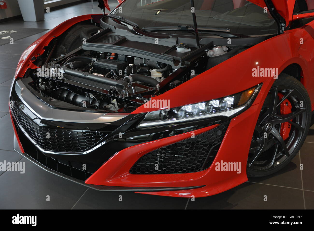 Tout nouveau numéro 59 Rouge Acura NSX dans le monde des photos de haute qualité de la fibre de carbone freins en céramique de carbone réaliste au-delà de rouge Banque D'Images