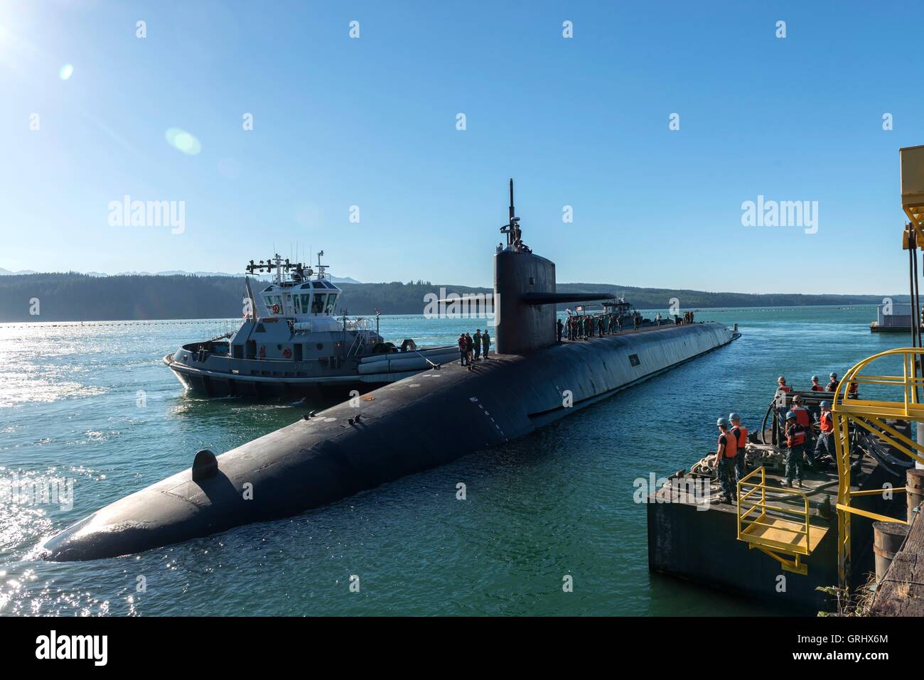 La Marine américaine de classe Ohio sous-marin USS Maine revient à la maison à la suite d'une base navale Kitsap-Bangor déploiement ordinaire le 28 juillet 2016 à Bangor, Maine. Banque D'Images