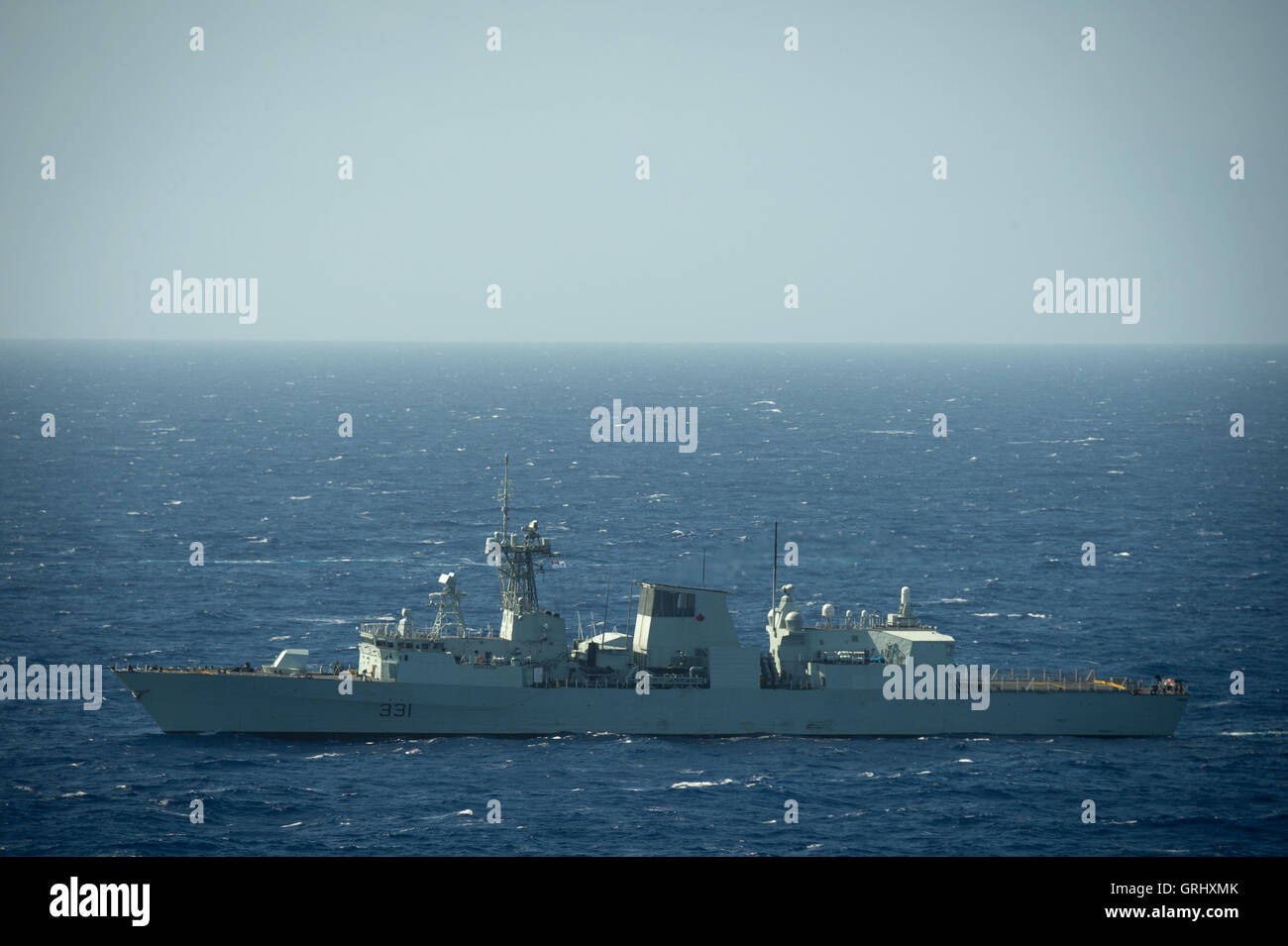 Marine royale canadienne frégate de classe Halifax Le navire canadien de Sa Majesté Vancouver cuit en formation rapprochée au cours des exercices de Rim of the Pacific, le 28 juillet 2016 dans et autour des îles Hawaï et la Californie du Sud. Banque D'Images