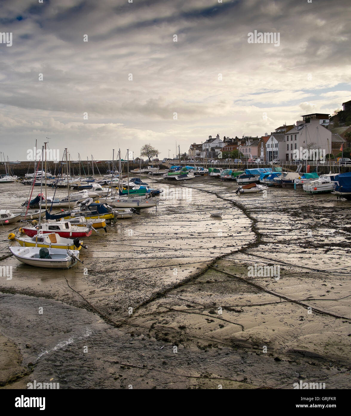 St aubins harbour.- jersey, Channel Islands, sur la fin de l'automne un après-midi à marée basse. Banque D'Images