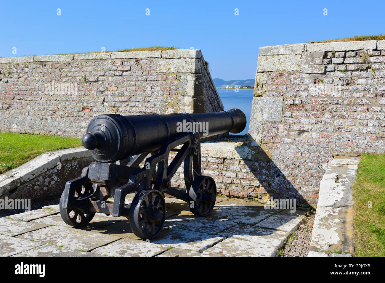 Sur Canon batterie Point dans le fort George sur la côte de Moray, Highland, Scotland Banque D'Images
