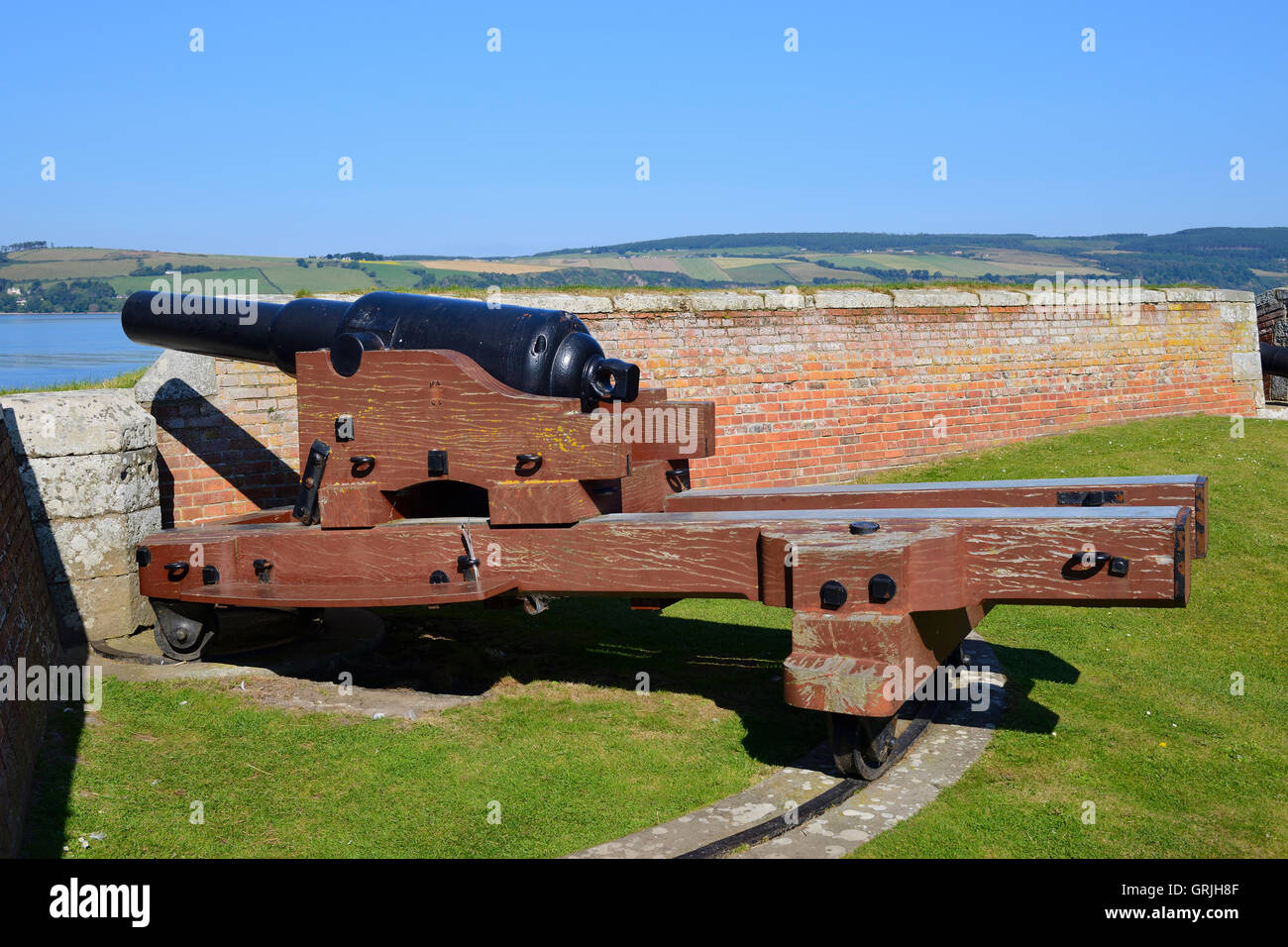Cannon sur duc de Marlborough dans demi-bastion du fort George sur la côte de Moray, Highland, Scotland Banque D'Images