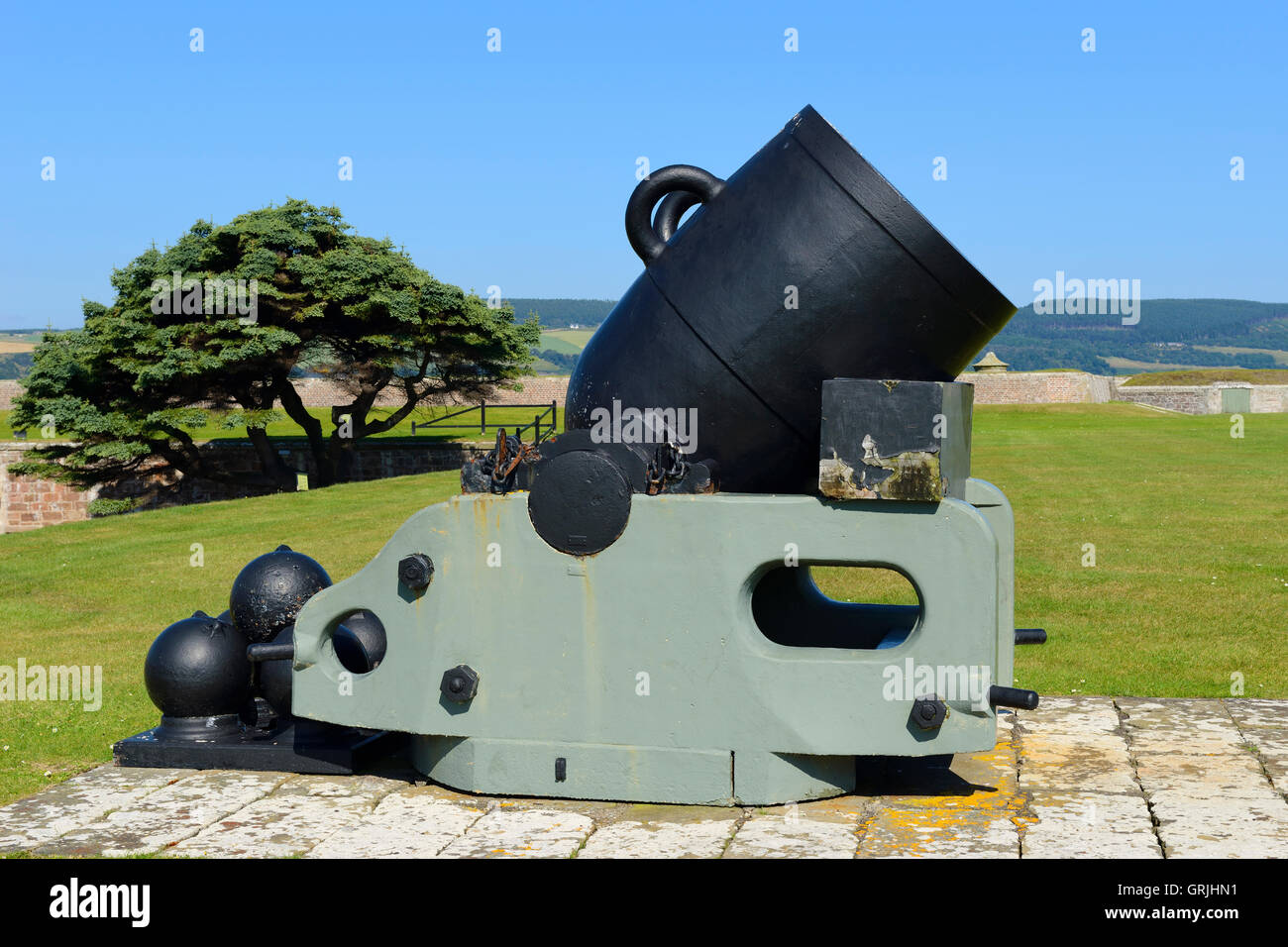 Avec des boulets de canon à l'intérieur de Fort George sur la côte de Moray, Highland, Scotland Banque D'Images