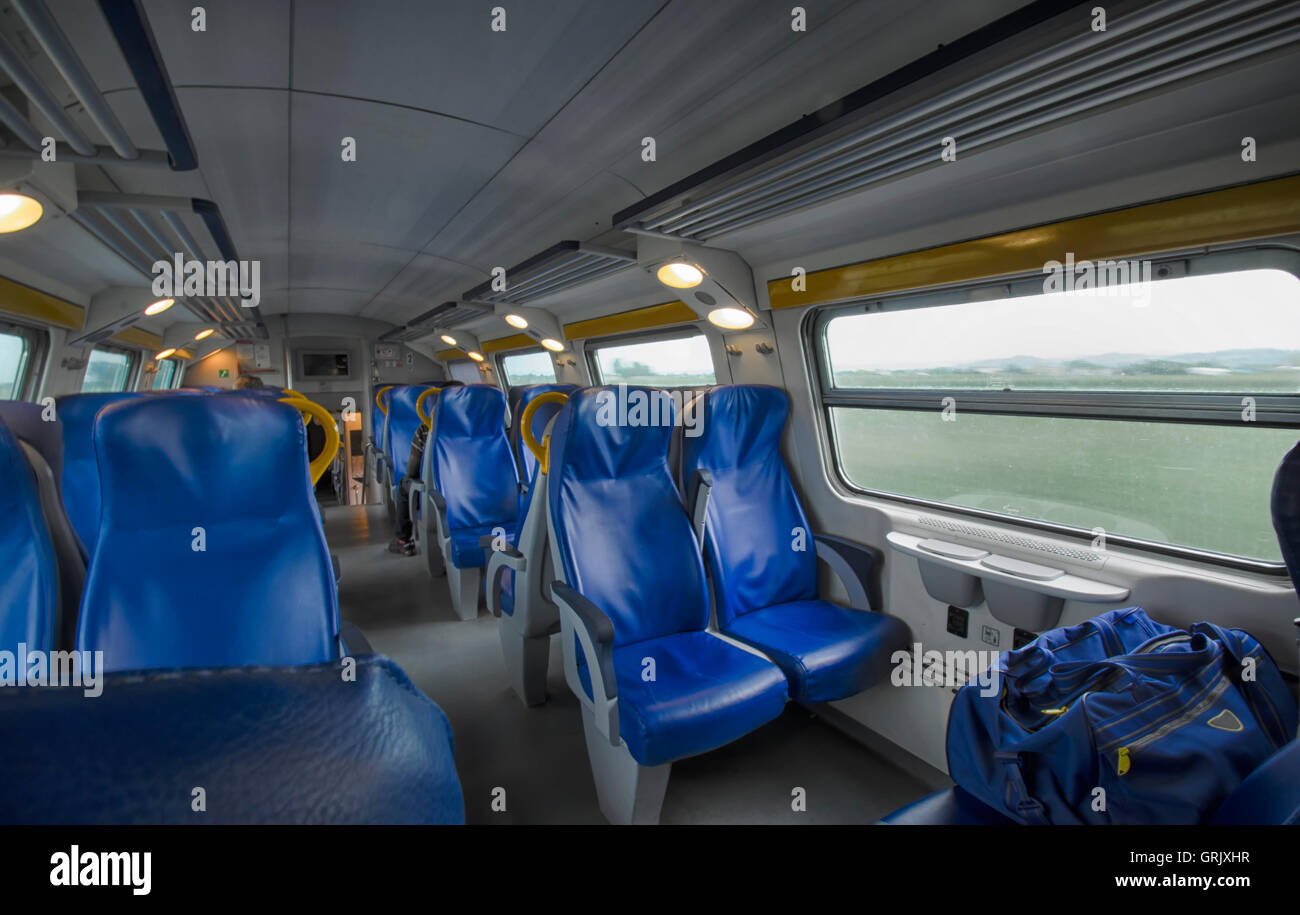 Vue sur les bagages suspects dans le train Banque D'Images