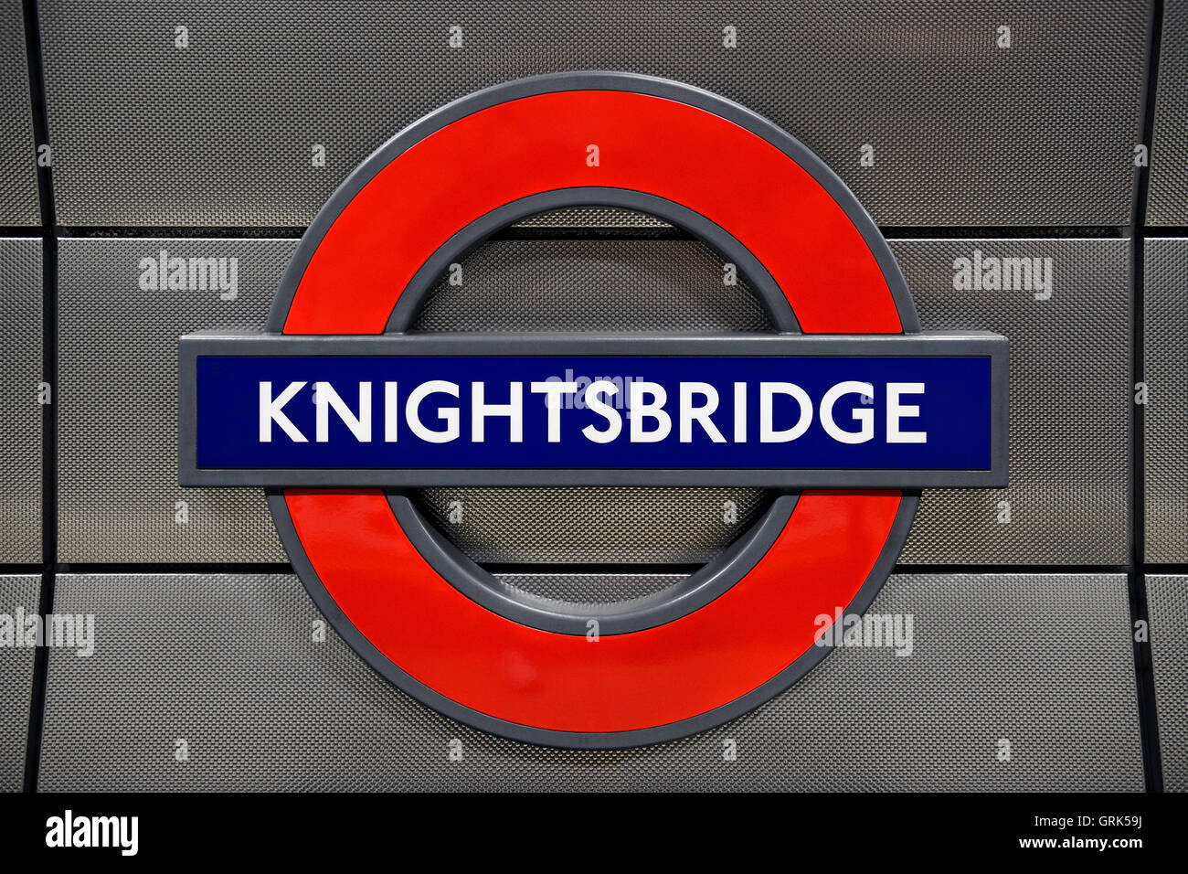 La station de métro Knightsbridge signe. Londres, Royaume-Uni. Banque D'Images