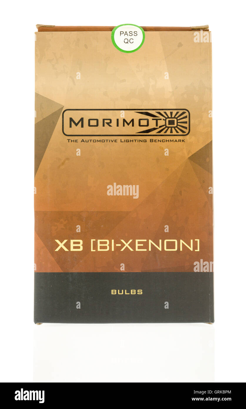 Winneconne, WI - 20 août 2016 : Fort de Morimoto XB ampoules bi-xexon sur fond d'un cas isolé. Banque D'Images