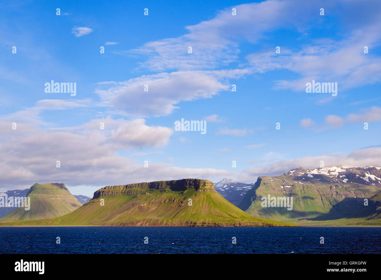 Montagnes de l'étranger sur la côte nord de la péninsule de Snæfellsnes. Grundarfjordur, Islande Banque D'Images
