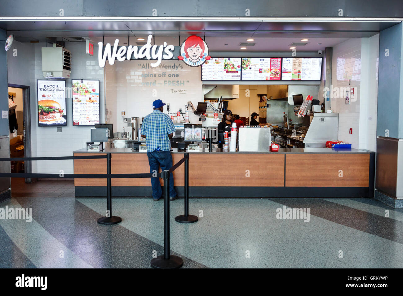 New York City, NY NYC, Lower Manhattan, quartier financier, terminal de ferry de Whitehall, Staten Island Ferry, concession, Wendy's, hamburger, restaurant Banque D'Images