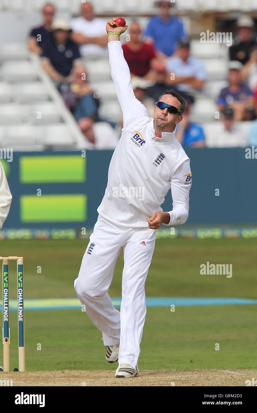 Kevin Pietersen à bowling action pour l'Angleterre - Essex - Angleterre vs CCC LV Défi à l'Essex County Ground, Chelmsford - 01/07/13 Banque D'Images