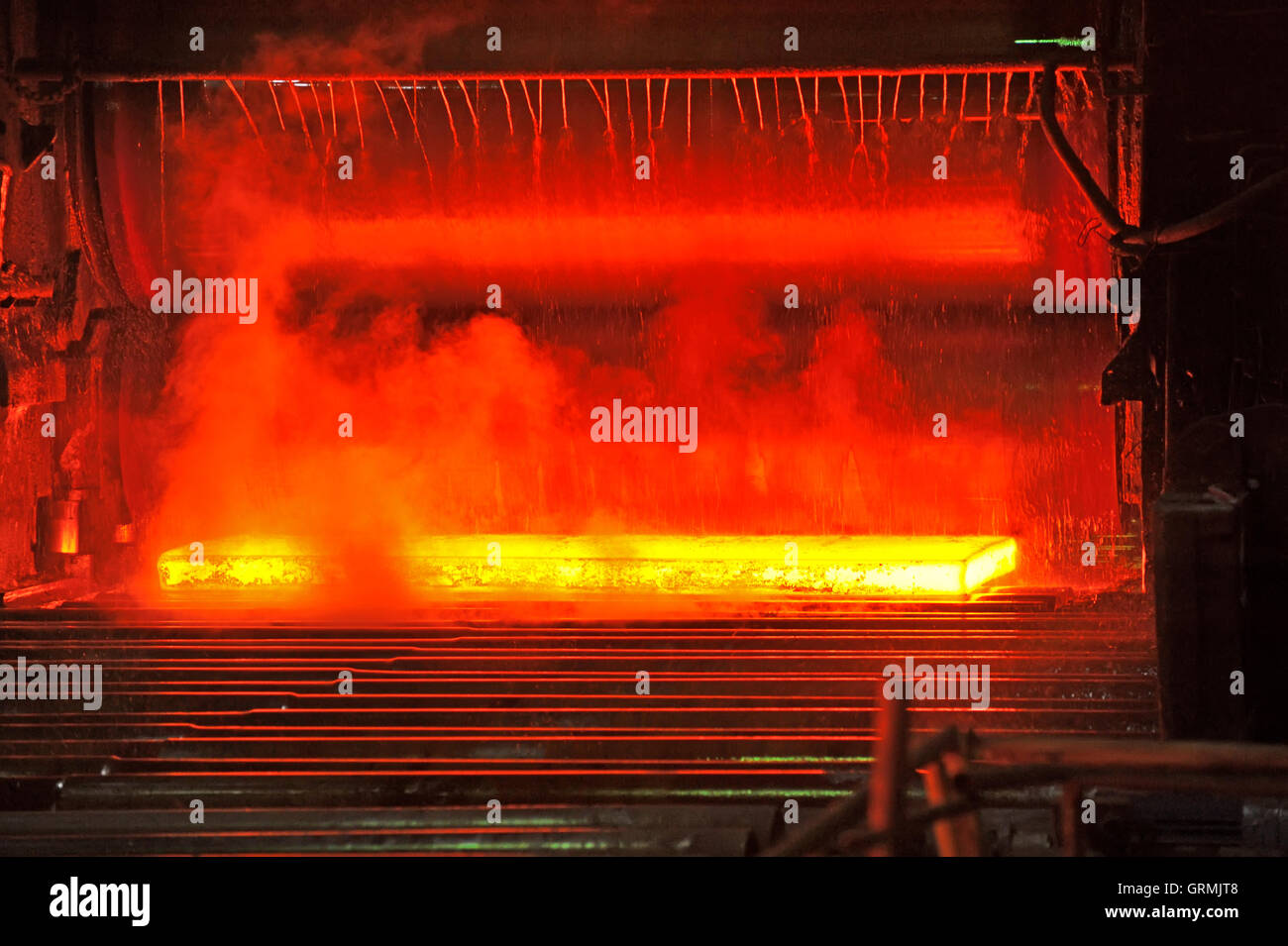 Naked steel sur convoyeur Banque D'Images Naked steel sur convoyeur Banque D'Images