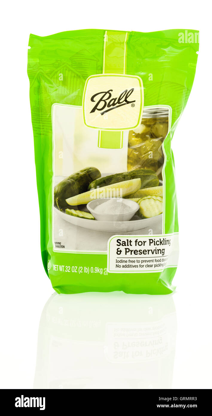 Winneconne, WI - 3 septembre 2016 : sac de sel à billes pour le décapage et la préservation d'un contexte isolé. Banque D'Images