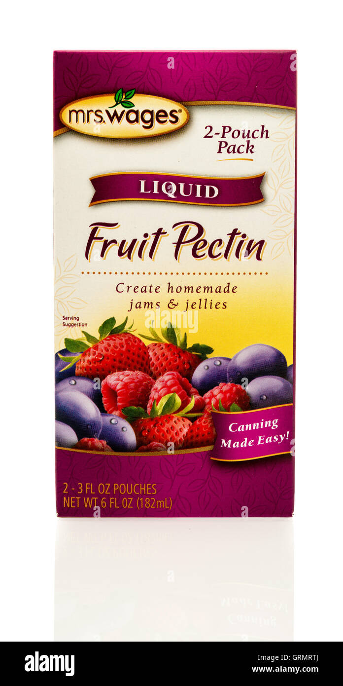 Winneconne, WI - 3 septembre 2016 : fort de Mme Salaires liguid pectine de fruits pour des confitures et gelées sur un fond isolé Banque D'Images