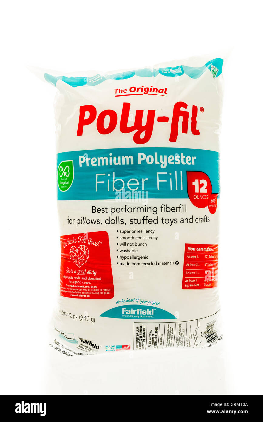Winneconne, WI - 3 septembre 2016 : de l'original sac poly-fil bourre polyester sur une base isolée. Banque D'Images