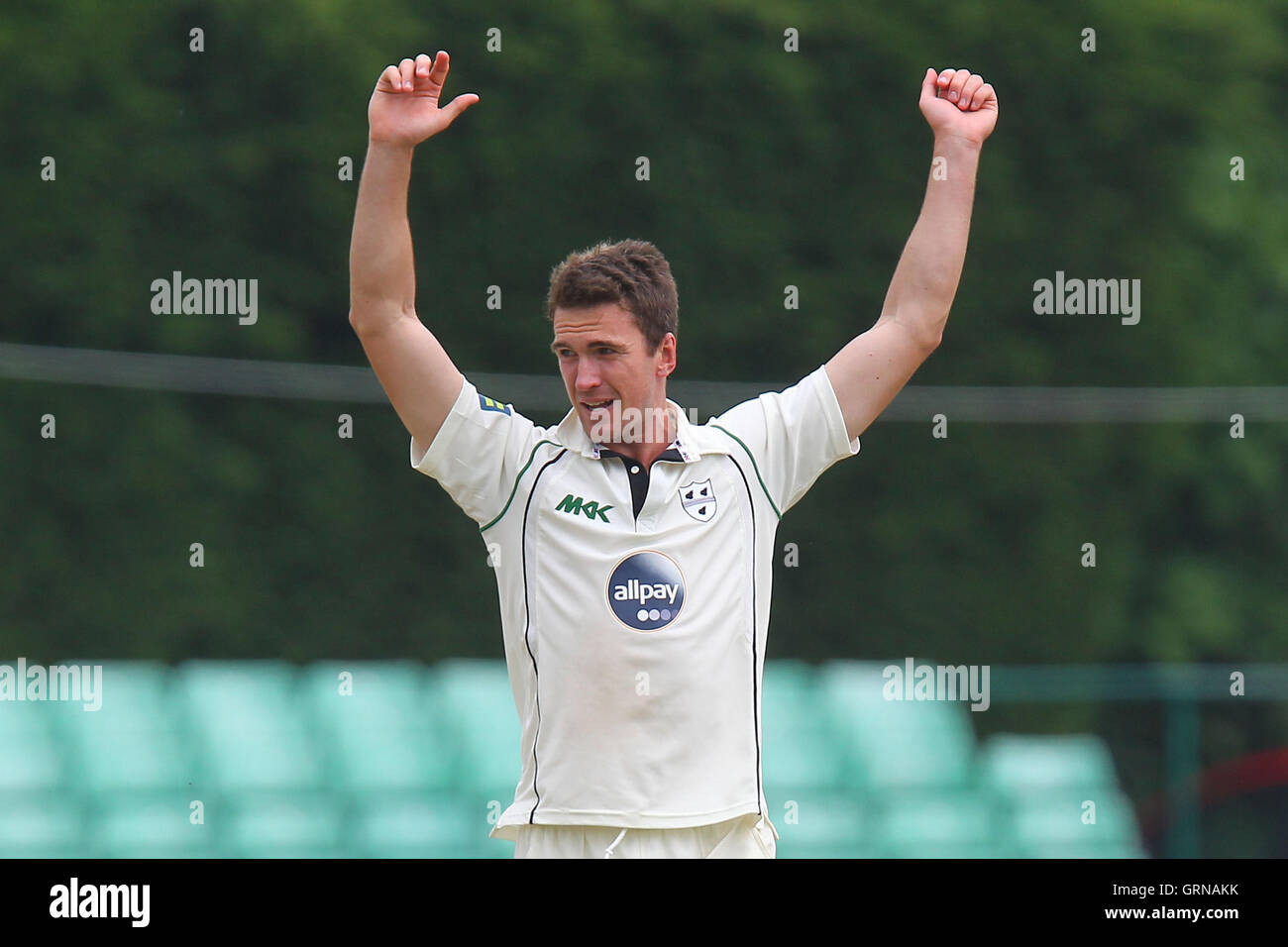 Jack Shantry de Worcester célèbre le guichet de Ben Foakes - Worcestershire LA CCC vs Essex CCC - LV County Championship Division Two à Cricket New Road, Worcester - 30/05/13 Banque D'Images