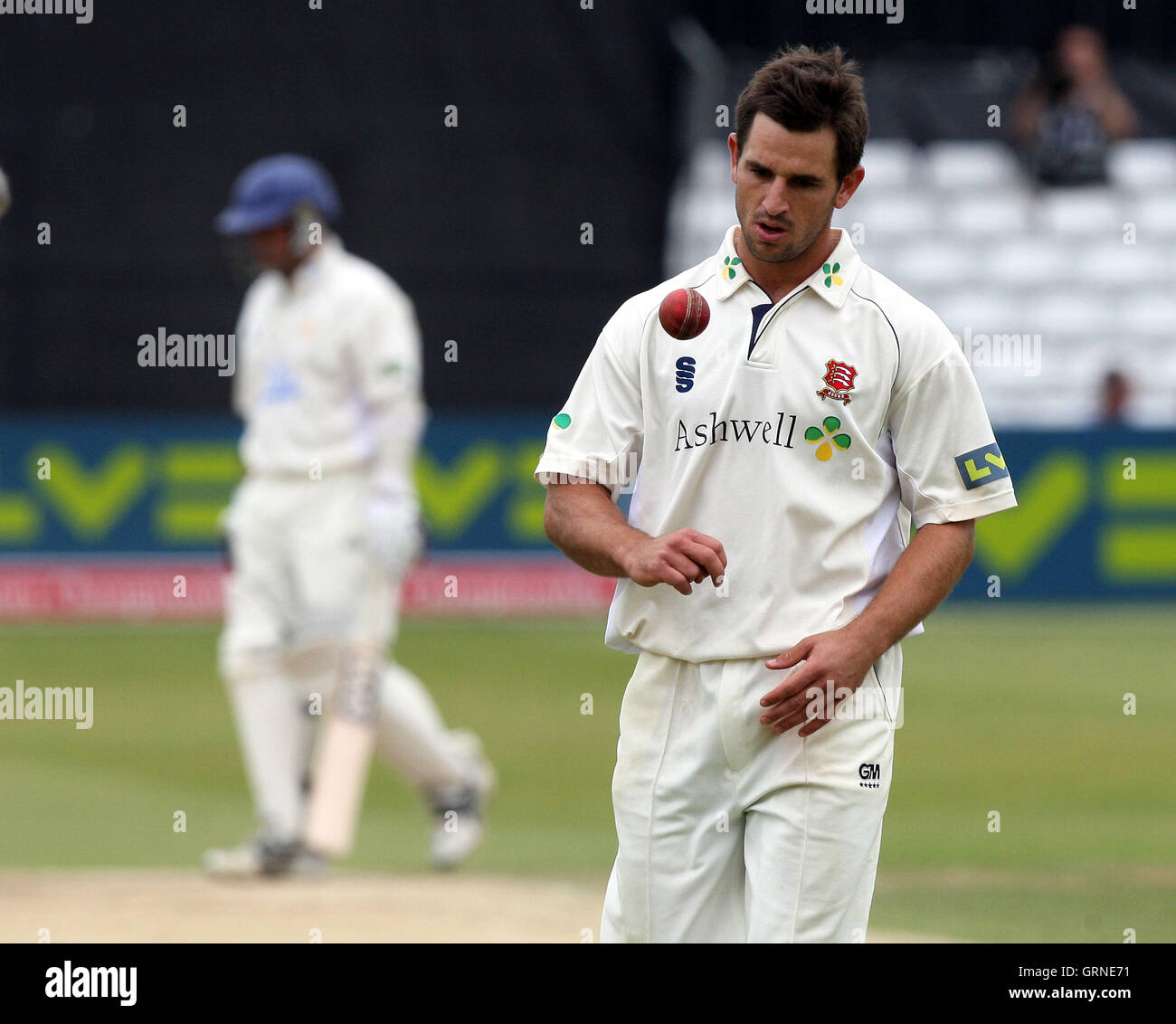 Essex bowler Ryan 10 Doeschate rêves d'un autre guichet - Essex LA CCC vs Derbyshire CCC - LV County Championship au sol de cricket du comté de Ford, Chelmsford, Essex - 02/07/08 Banque D'Images