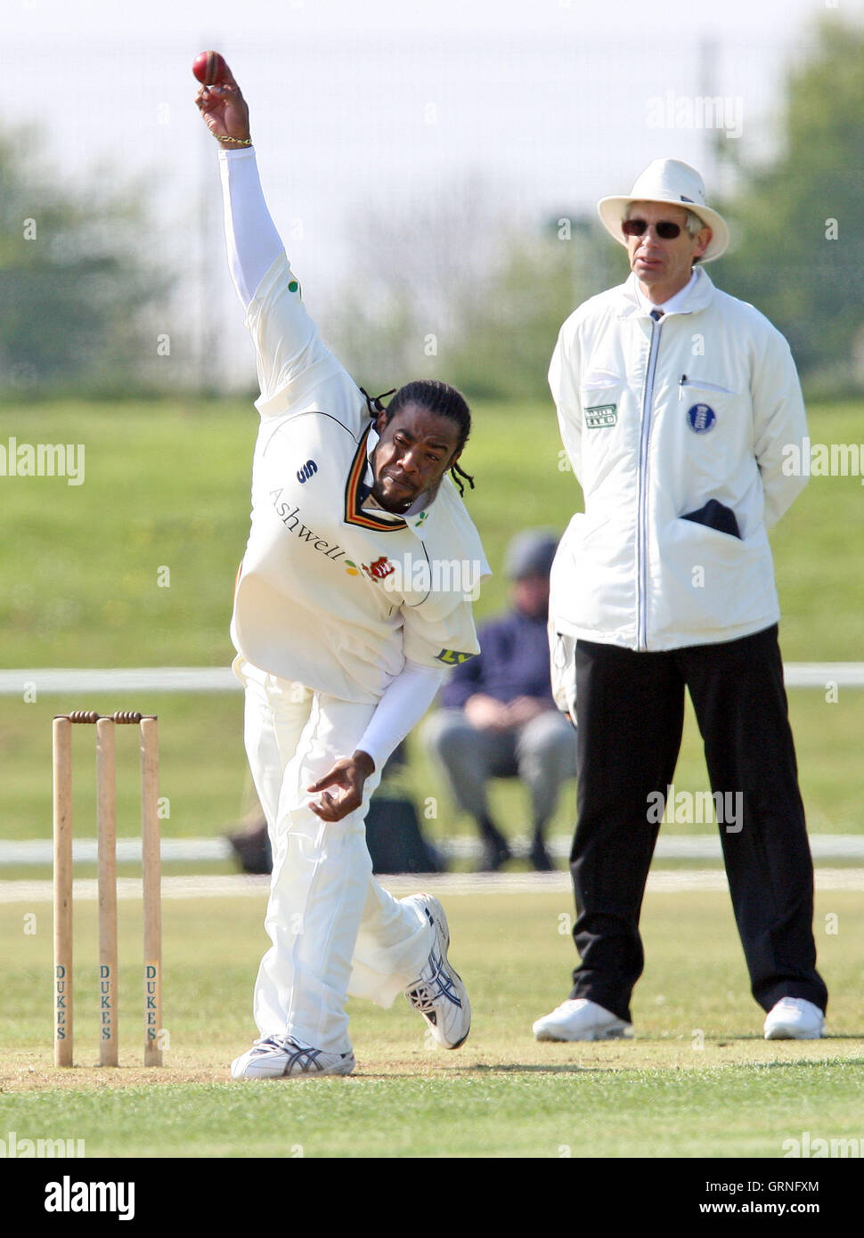 Mervyn Westfield d'Essex Essex - CCC 2e XI vs Surrey CCC 2e XI à Garon Park, Southend-on-Sea - 22/04/08 Banque D'Images