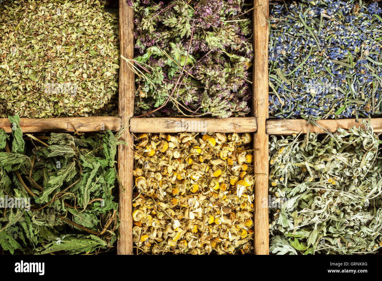 Un assortiment de thé séchées herbes médicales. Banque D'Images
