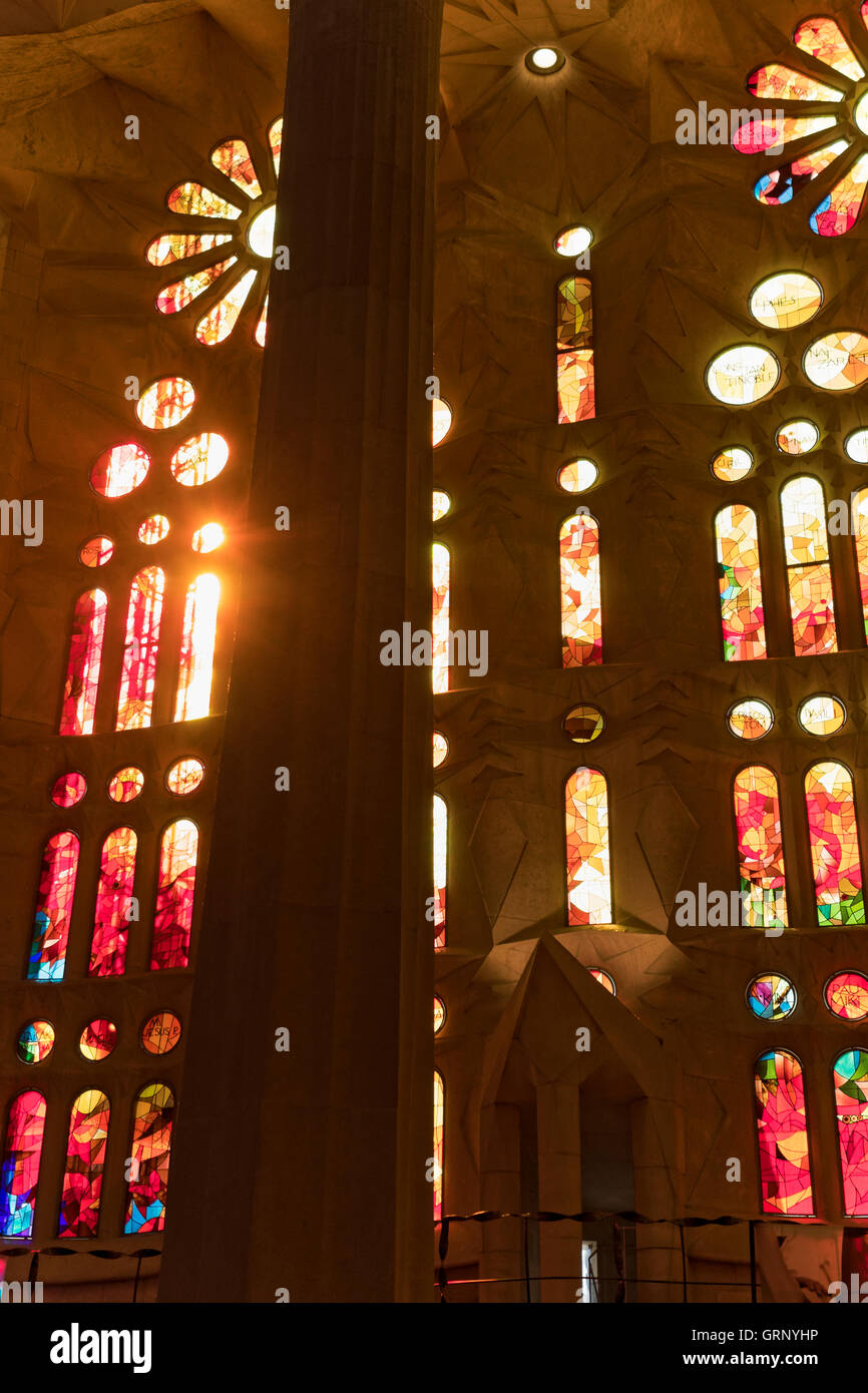 Barcelone, Espagne - 9 novembre 2015 : La Sagrada Familia est un UNESCO World Heritage Site, dimensions environ 2,5 millions visito Banque D'Images