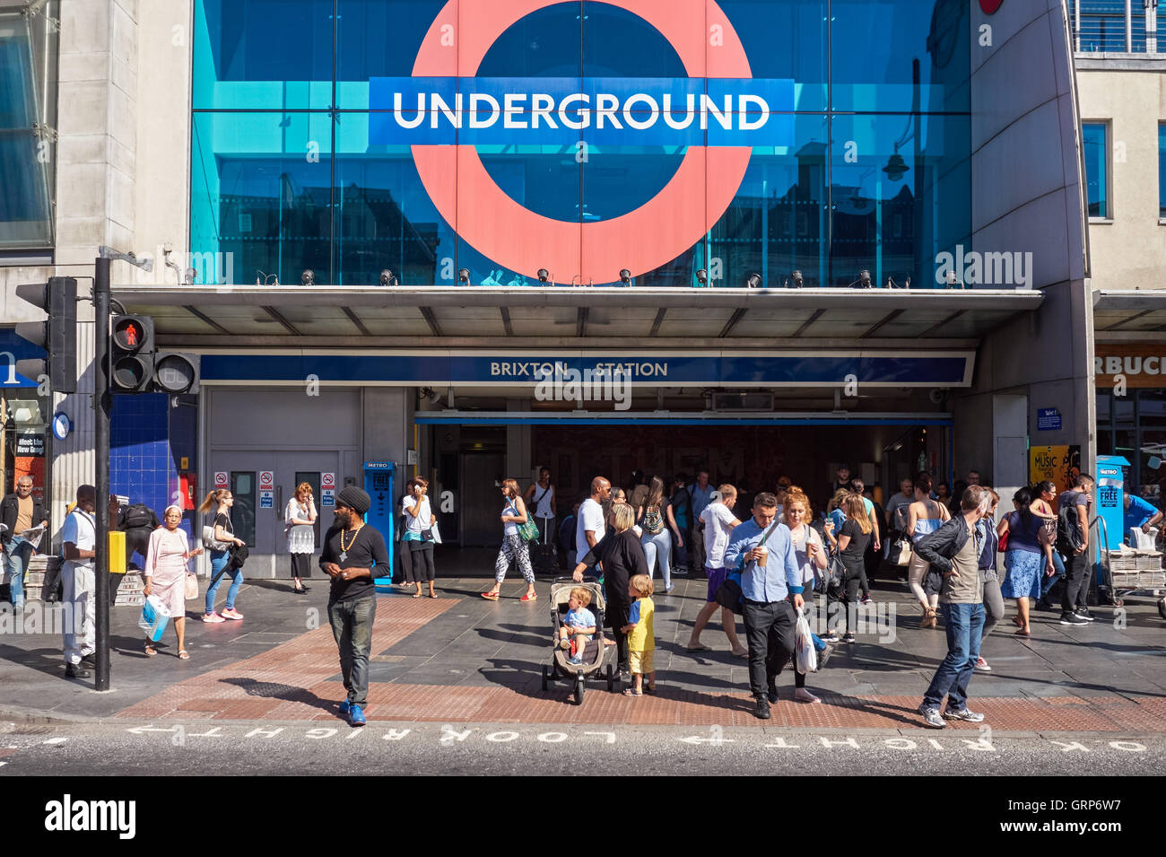 Entrée de la station de métro de Brixton, Londres Angleterre Royaume-Uni UK Banque D'Images