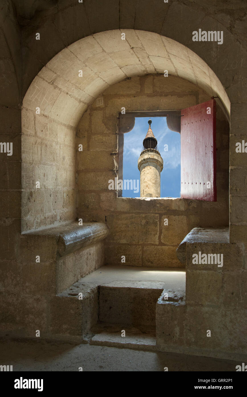 Petite chambre à l'intérieur des remparts d'Aigues-Mortes Le Languedoc-Roussillon France Banque D'Images