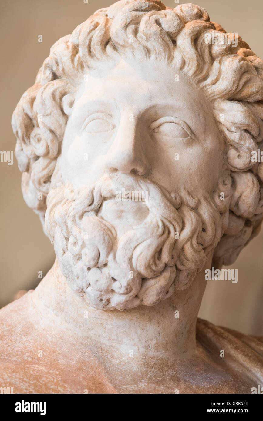 Zeus statue en marbre, Musée du Louvre, Paris, France Banque D'Images