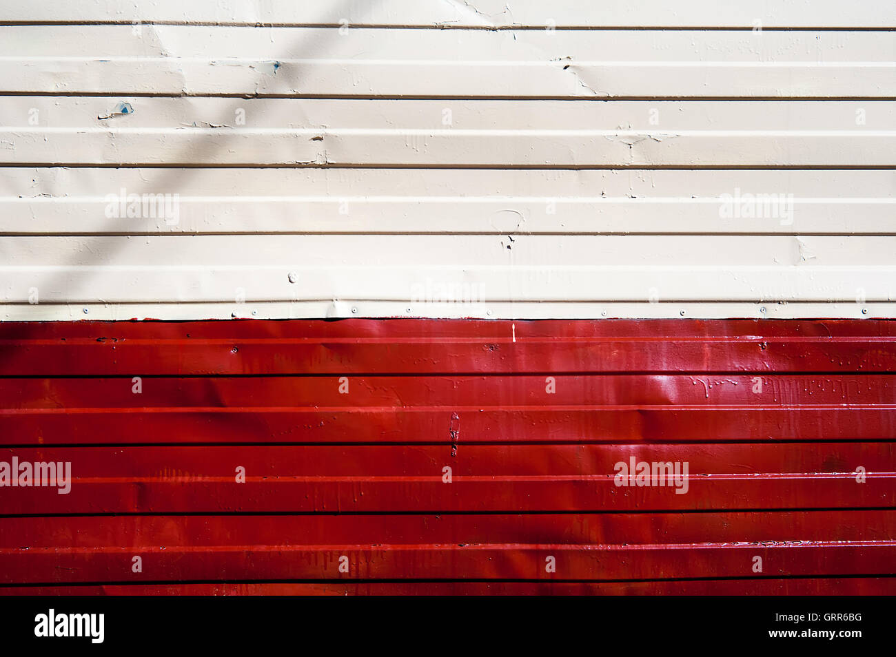 Le rouge et blanc texture, plancher, parois métalliques Banque D'Images