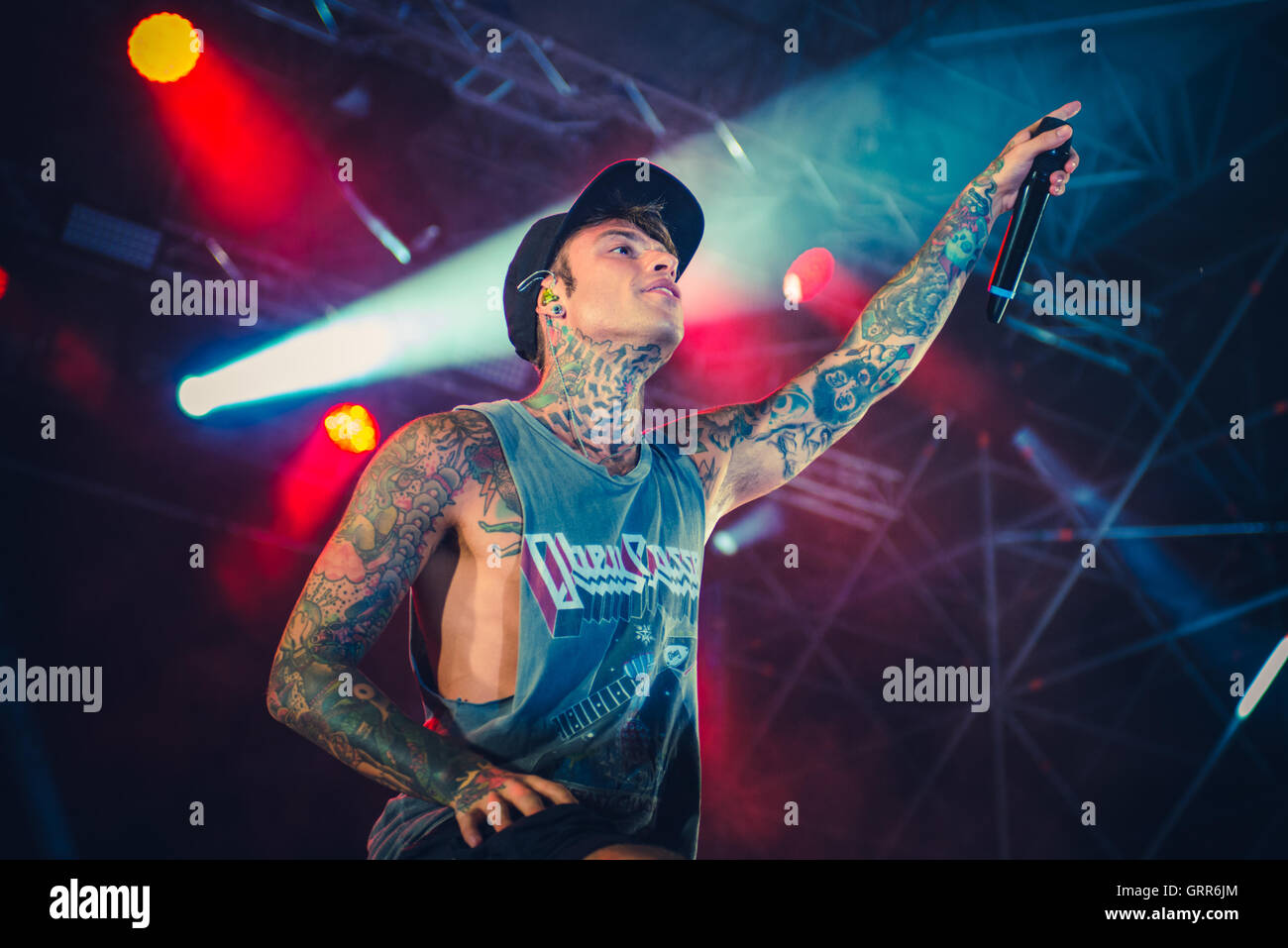 Rappeurs Fedez et J-Ax en live au Festival Ritmika 2016 à Moncalieri, près de Turin. (Photo par Alessandro Bosio / Pacific Press) Banque D'Images