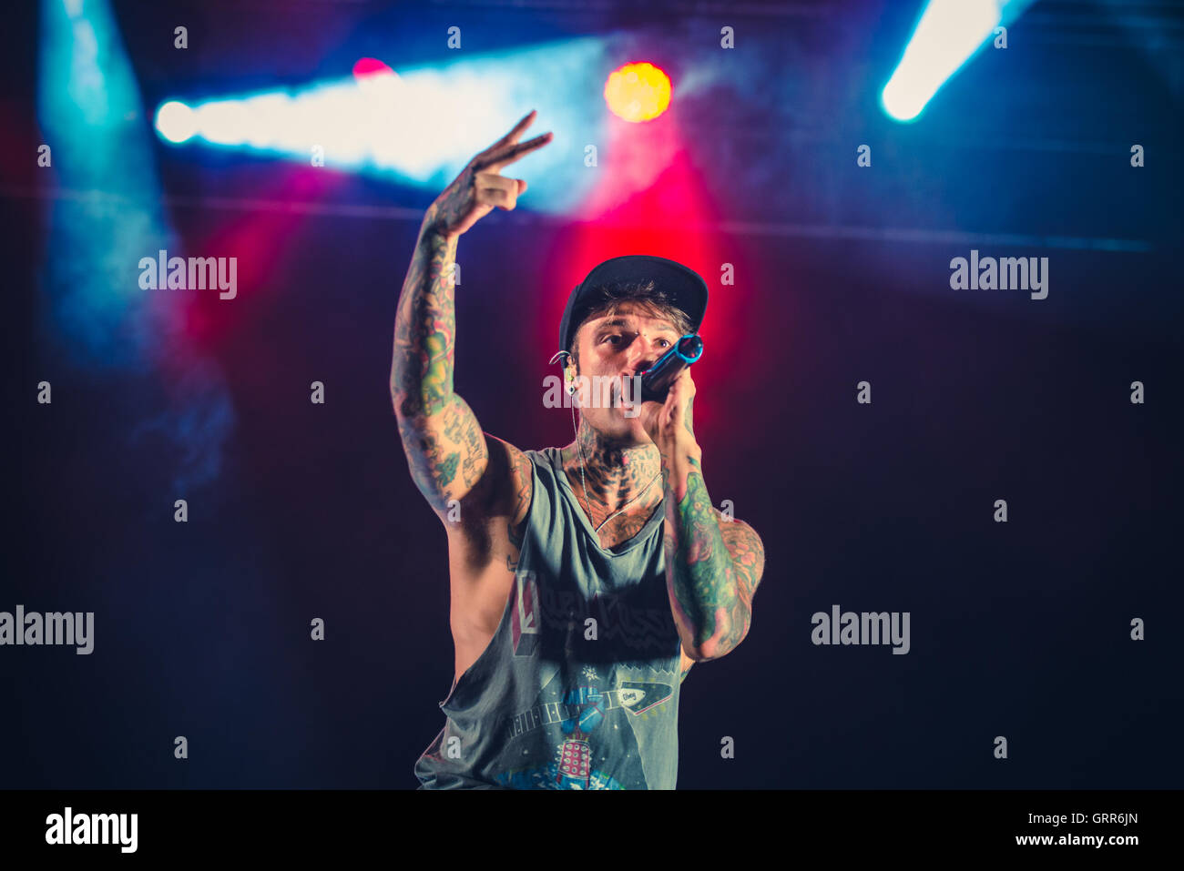 Rappeurs Fedez et J-Ax en live au Festival Ritmika 2016 à Moncalieri, près de Turin. (Photo par Alessandro Bosio / Pacific Press) Banque D'Images