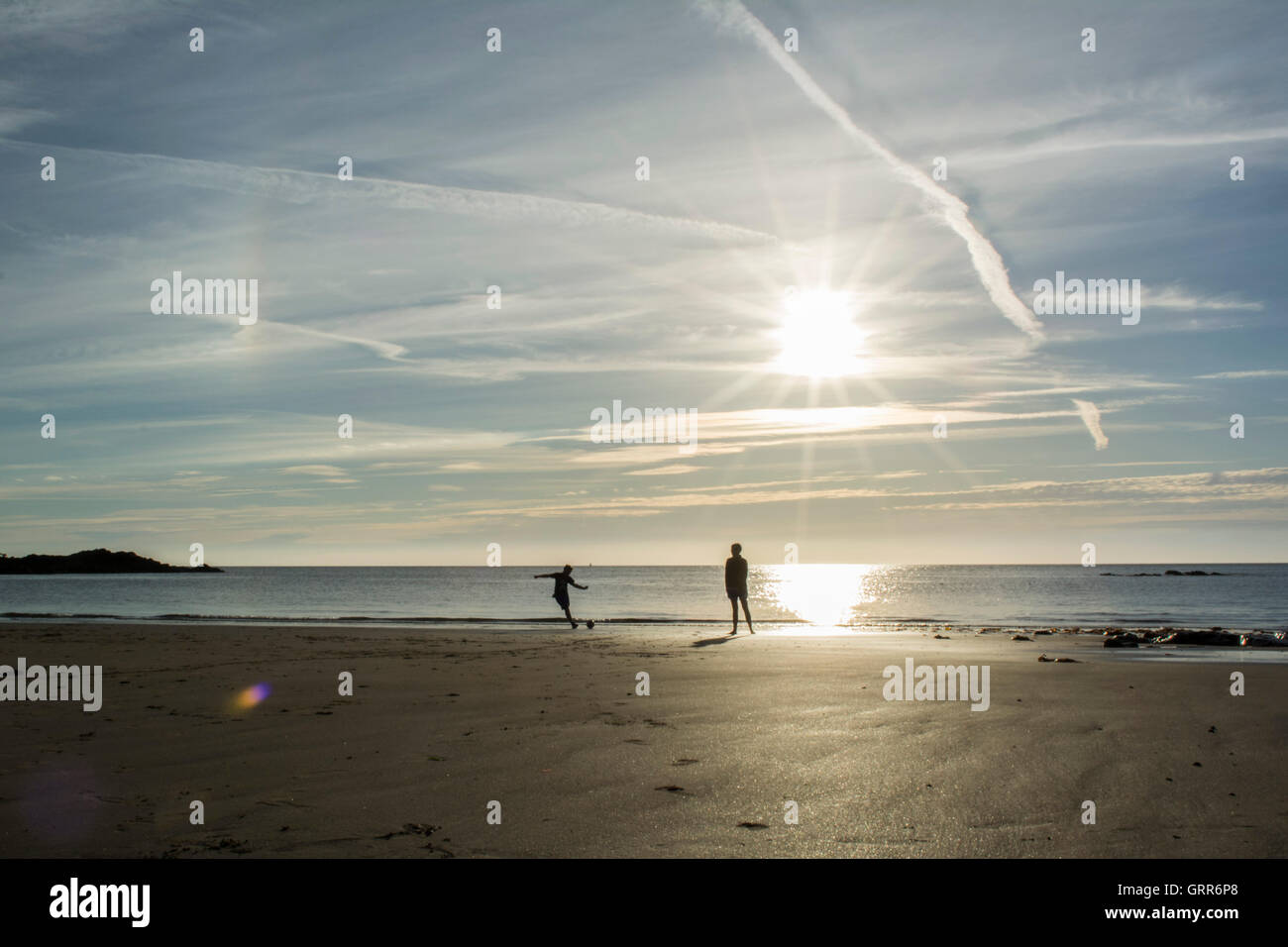La fin de soirée à la plage Banque D'Images