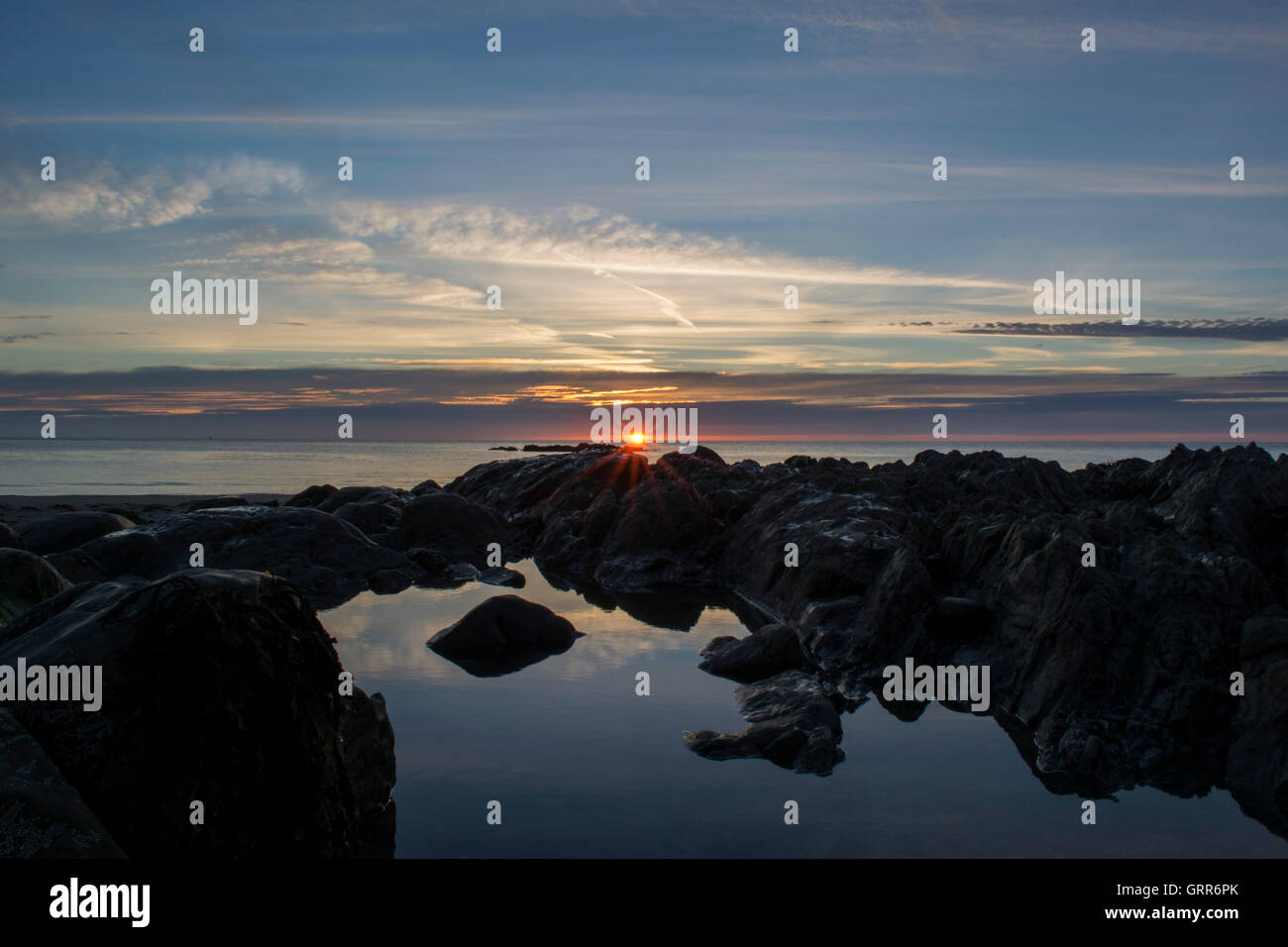 Coucher du soleil sur la plage d'Anglesey Banque D'Images