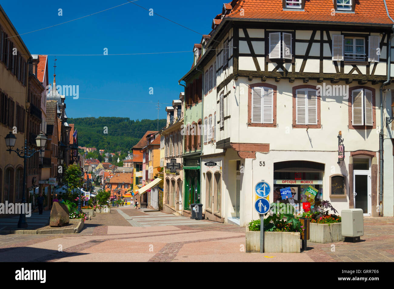 France, Bas Rhin (67), ville de Saverne, rue Grande Photo Stock - Alamy
