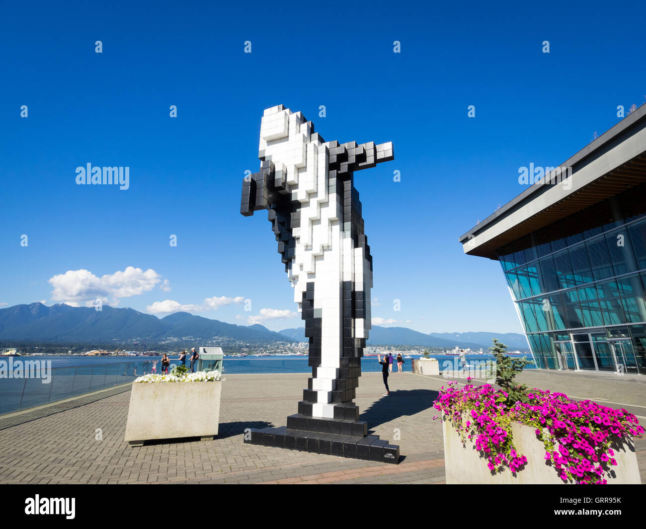 Orca numérique, une sculpture de 2009, Douglas Coupland est situé à côté de  la Vancouver Convention Centre de Vancouver, BC, Canada Photo Stock - Alamy