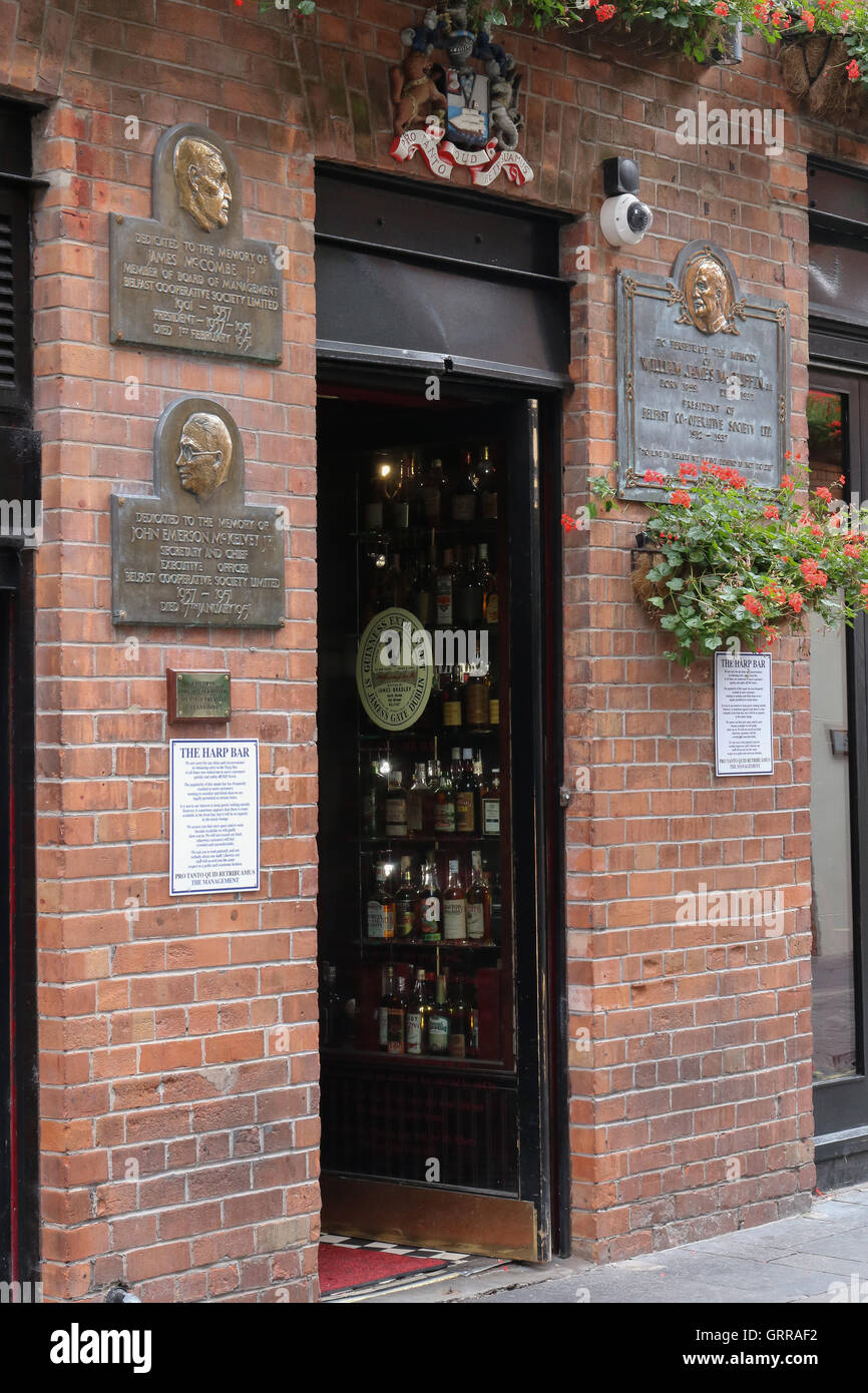 Le Bar Harp à Belfast's Cathedral Quarter. Banque D'Images