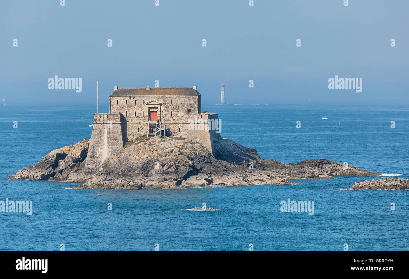 Fort de l'île, près de marée petit être ville historique de Saint-Malo, Bretagne, France Banque D'Images