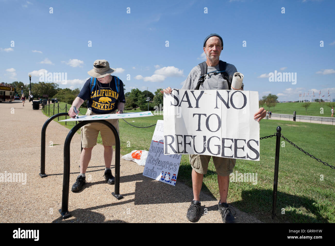 Les manifestants contre les réfugiés aux États-Unis - Washington, DC USA Banque D'Images