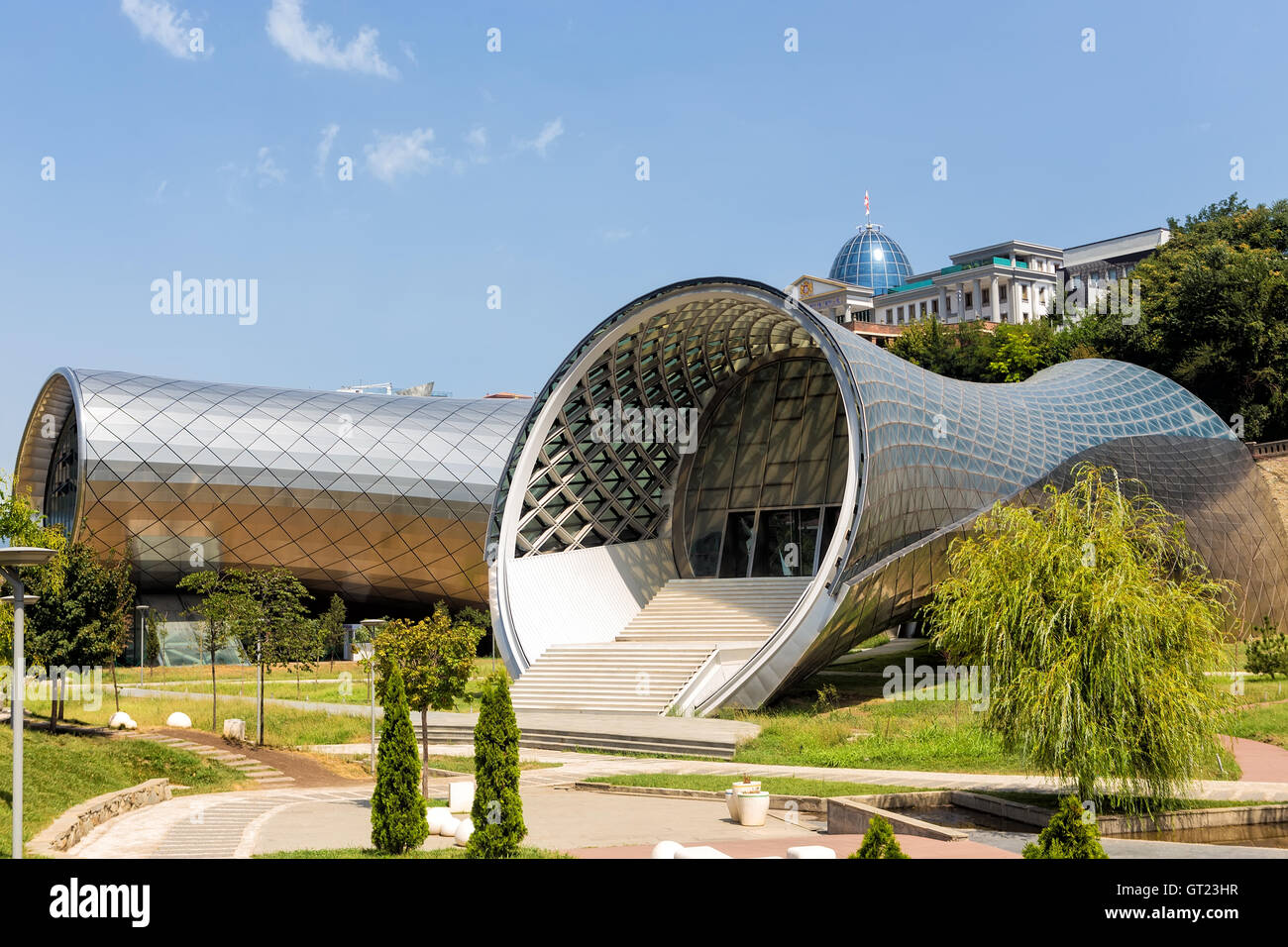 Tbilissi, Géorgie - 18 août 2016 : Théâtre de la musique et du théâtre, Hall d'exposition sont la Géorgie moderne, situé dans le parc Rike, G Banque D'Images