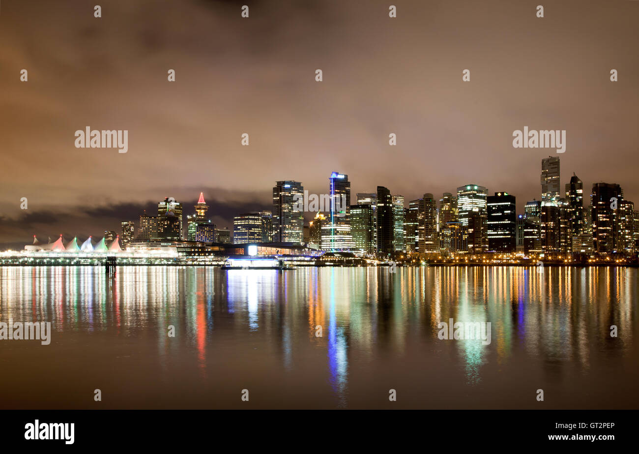 Vancouver Downtown skyline at night, BC Canada Banque D'Images