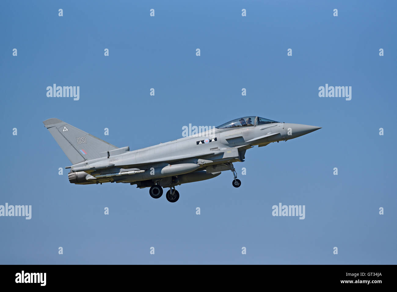 RAF Lossiemouth Eurofighter Typhoon Jet rapide militaire 1960-1969 Série ZK300 Inscription4. 11 237 SCO. Banque D'Images