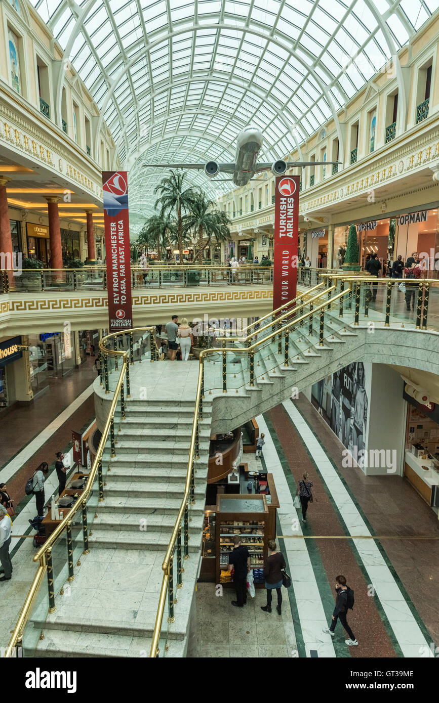 L'intérieur de l'Regnt croissant de intu Trafford Centre Shopping Mall. Trafford Manchester North West England. Banque D'Images