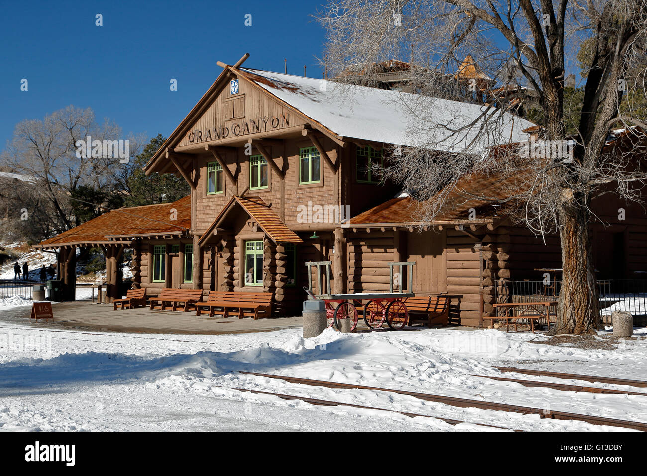 Santa Fe Depot (Grand Canyon Railroad Station) en hiver, le Village, le Parc National du Grand Canyon, Arizona USA Banque D'Images