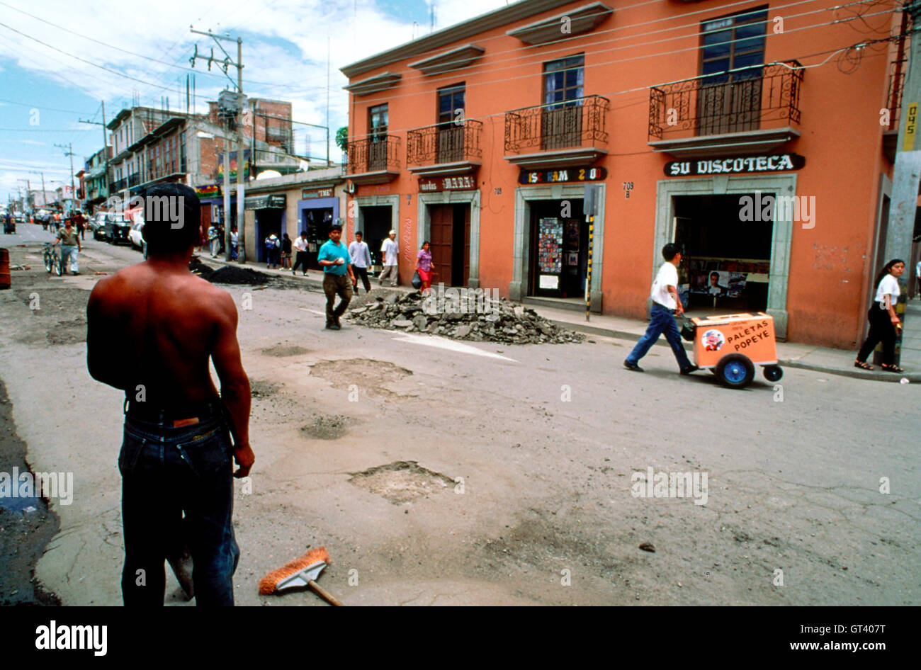 La réparation de rues dans la ville d'Oaxaca, au Mexique. La construction de routes. Banque D'Images