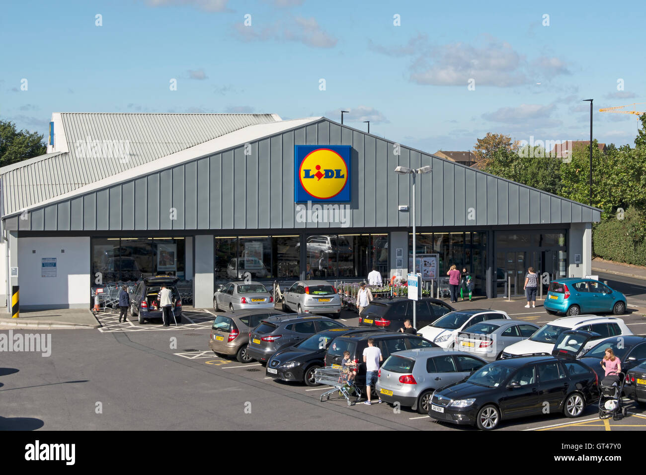 Lidl car park Banque de photographies et d’images à haute résolution Alamy